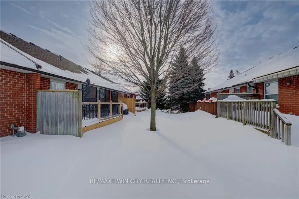 10 ISHERWOOD Avenue #18
