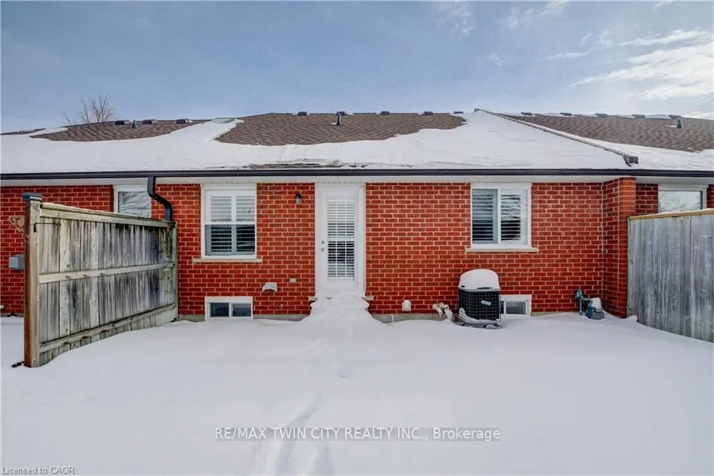 10 ISHERWOOD Avenue #18