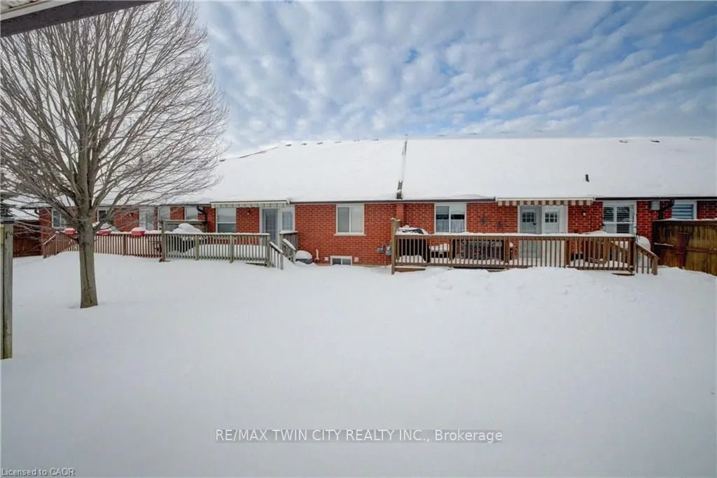 10 ISHERWOOD Avenue #18