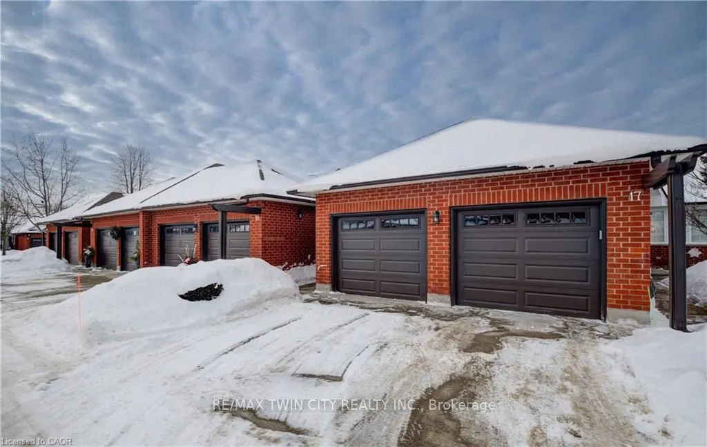 10 ISHERWOOD Avenue #18