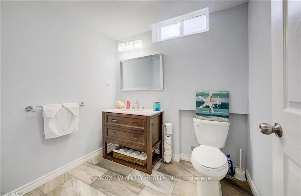 10 ISHERWOOD Avenue #18