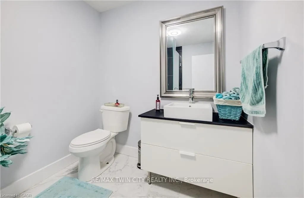 10 ISHERWOOD Avenue #18