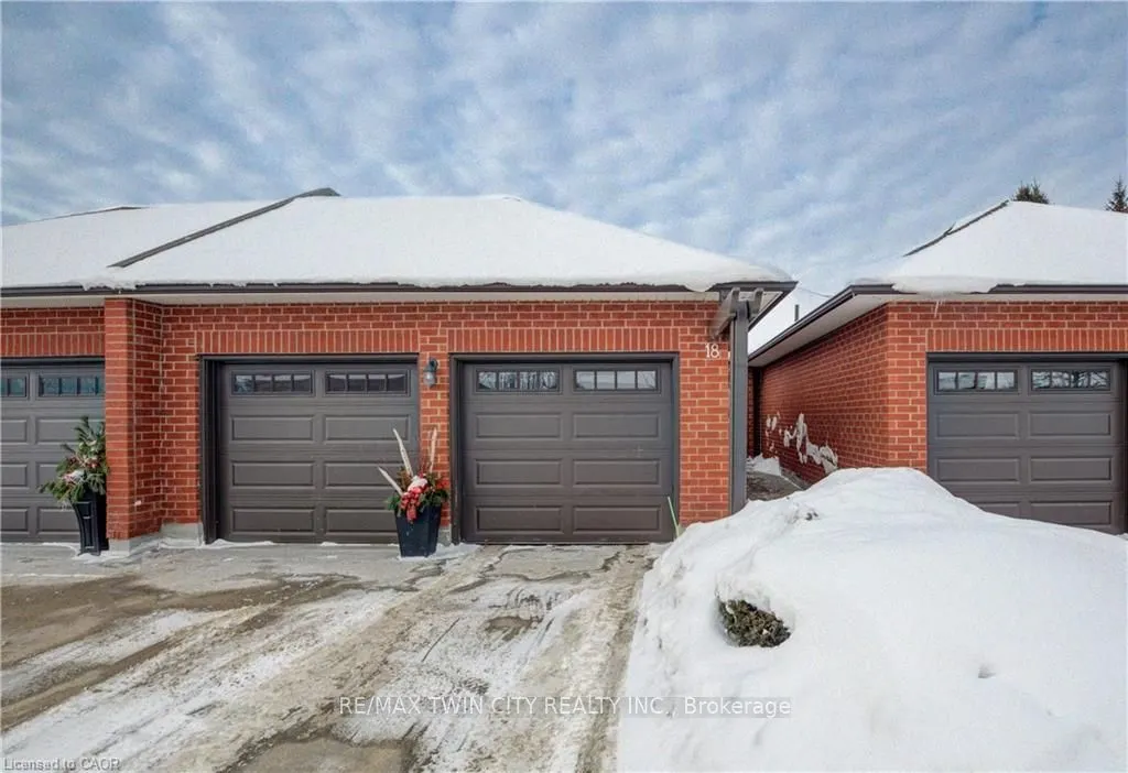 10 ISHERWOOD Avenue #18