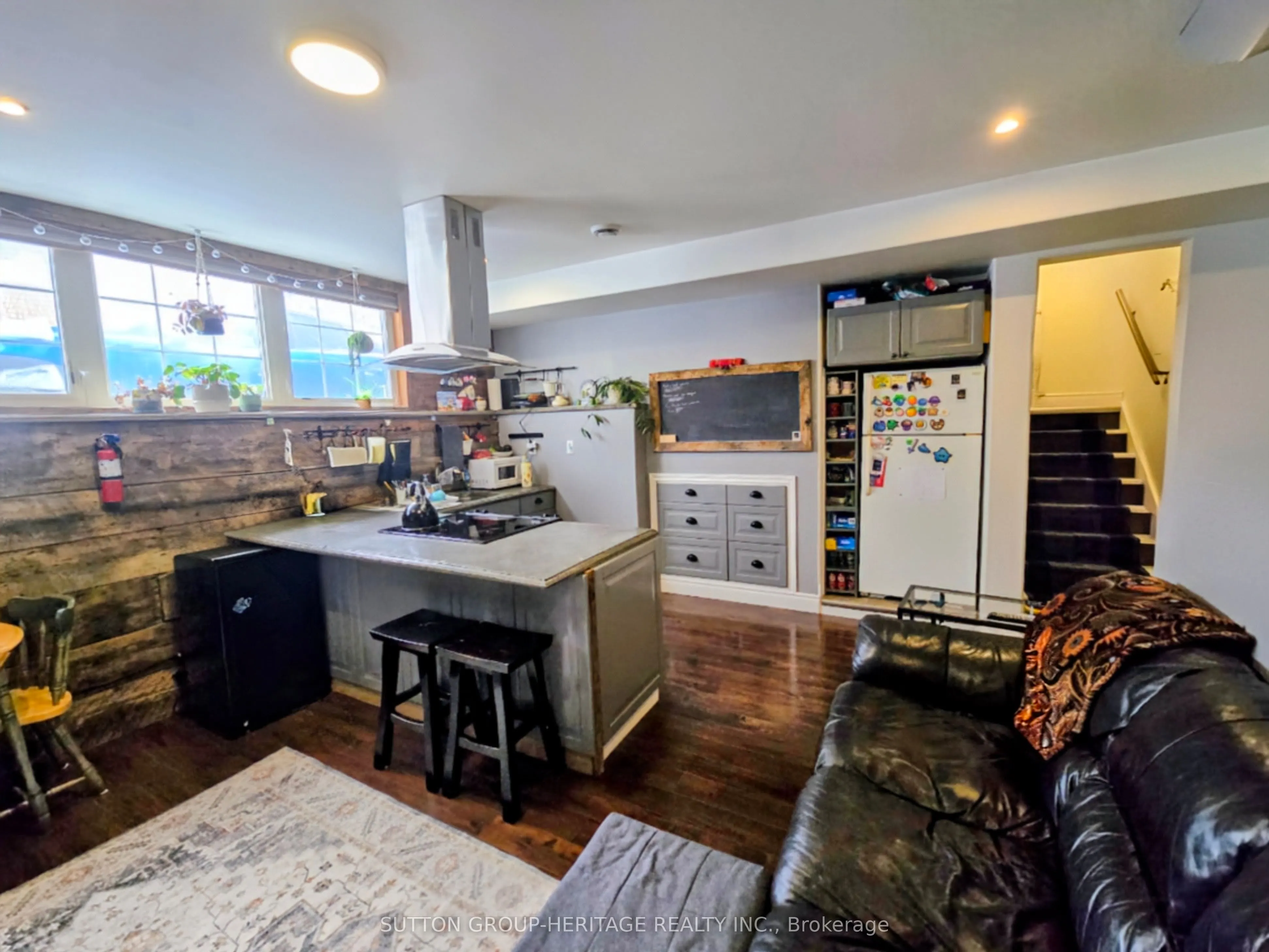 717 King Street W