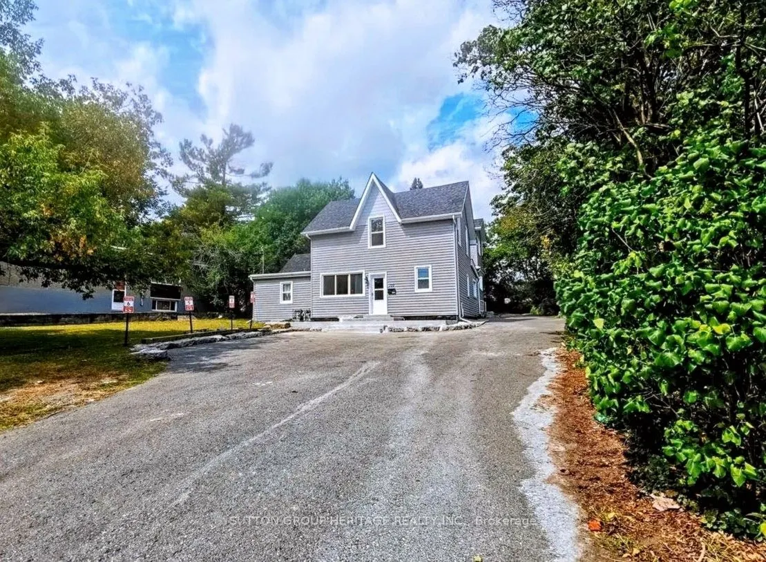 717 King Street W