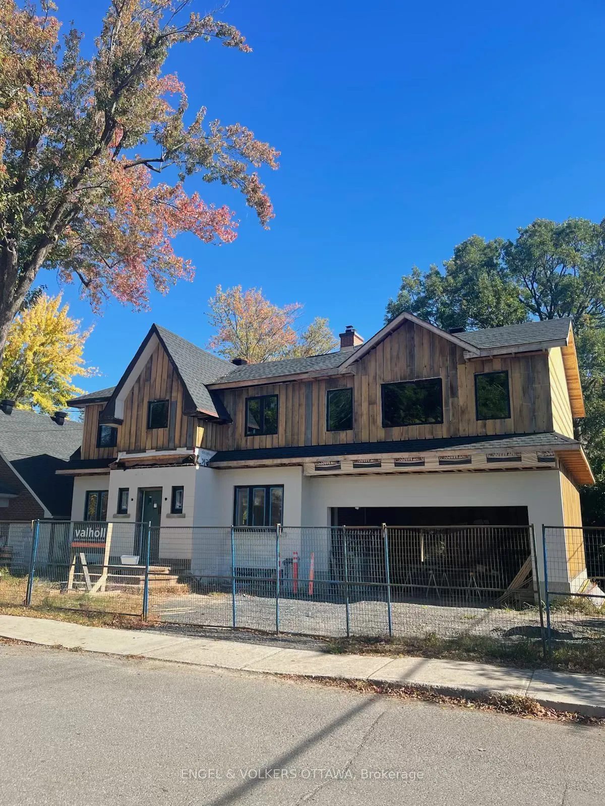 97 Marlowe Crescent
