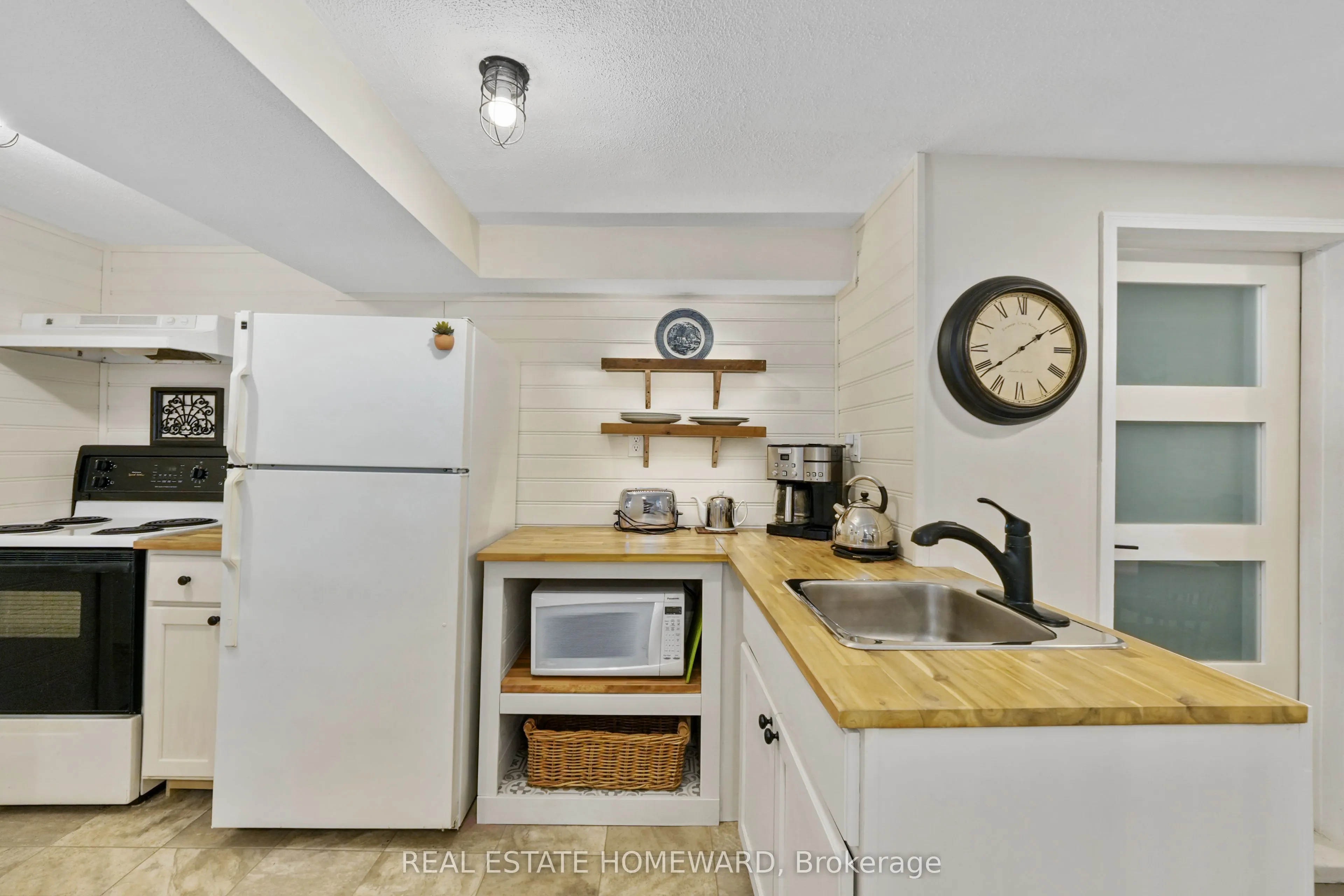 96 James Street W