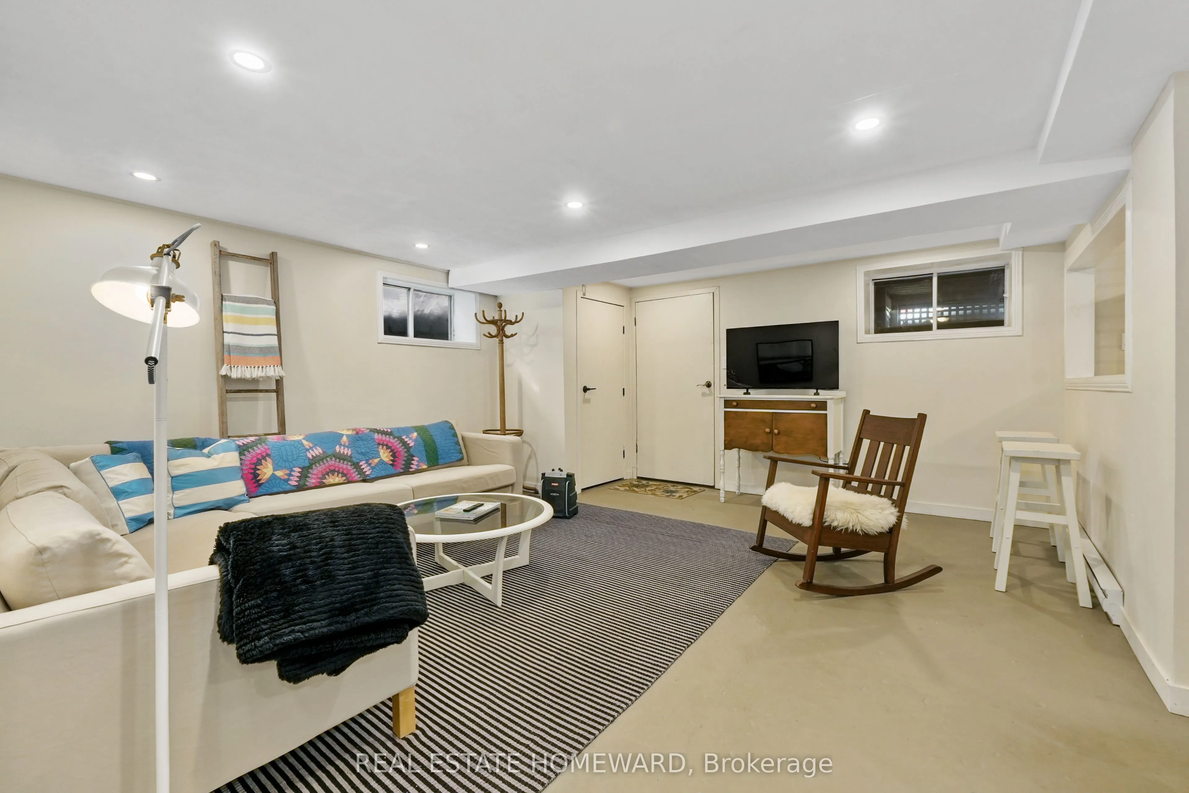 96 James Street W