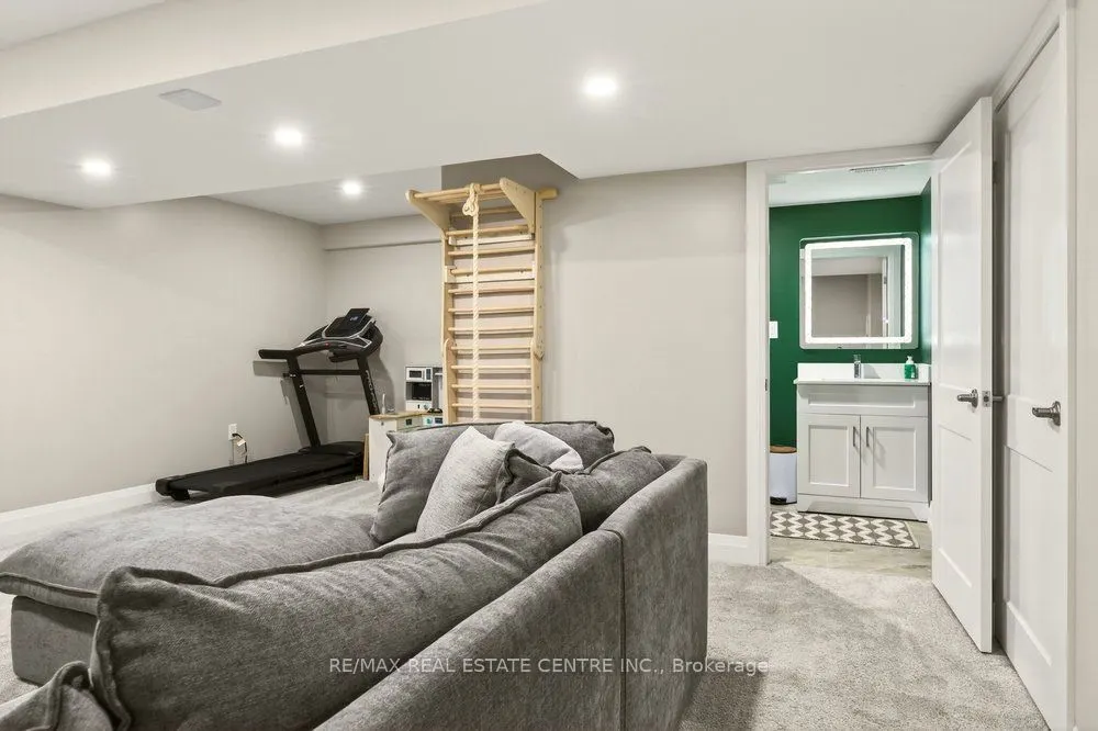 74 Bobolink Road