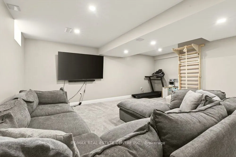 74 Bobolink Road