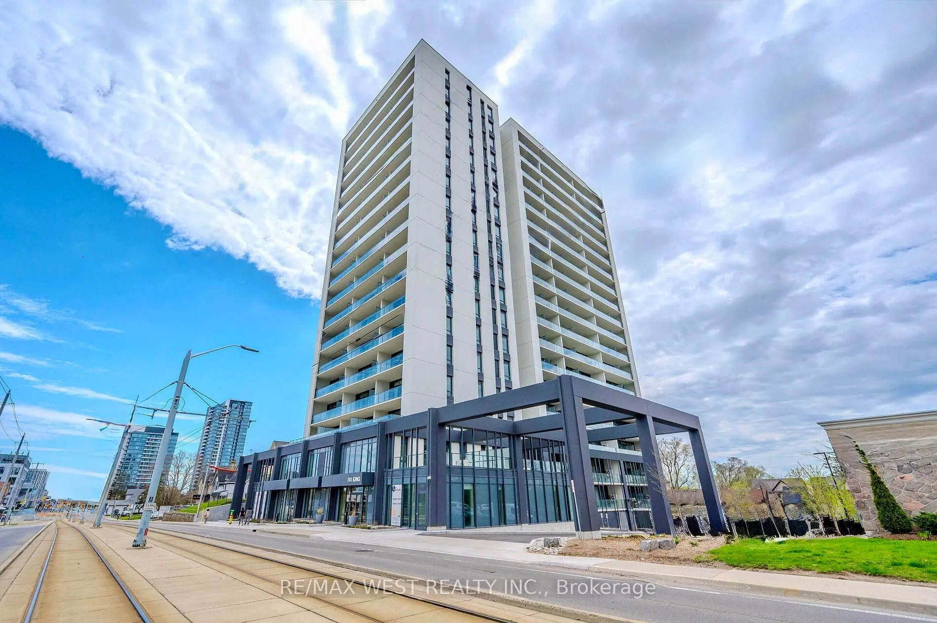741 King Street W #812