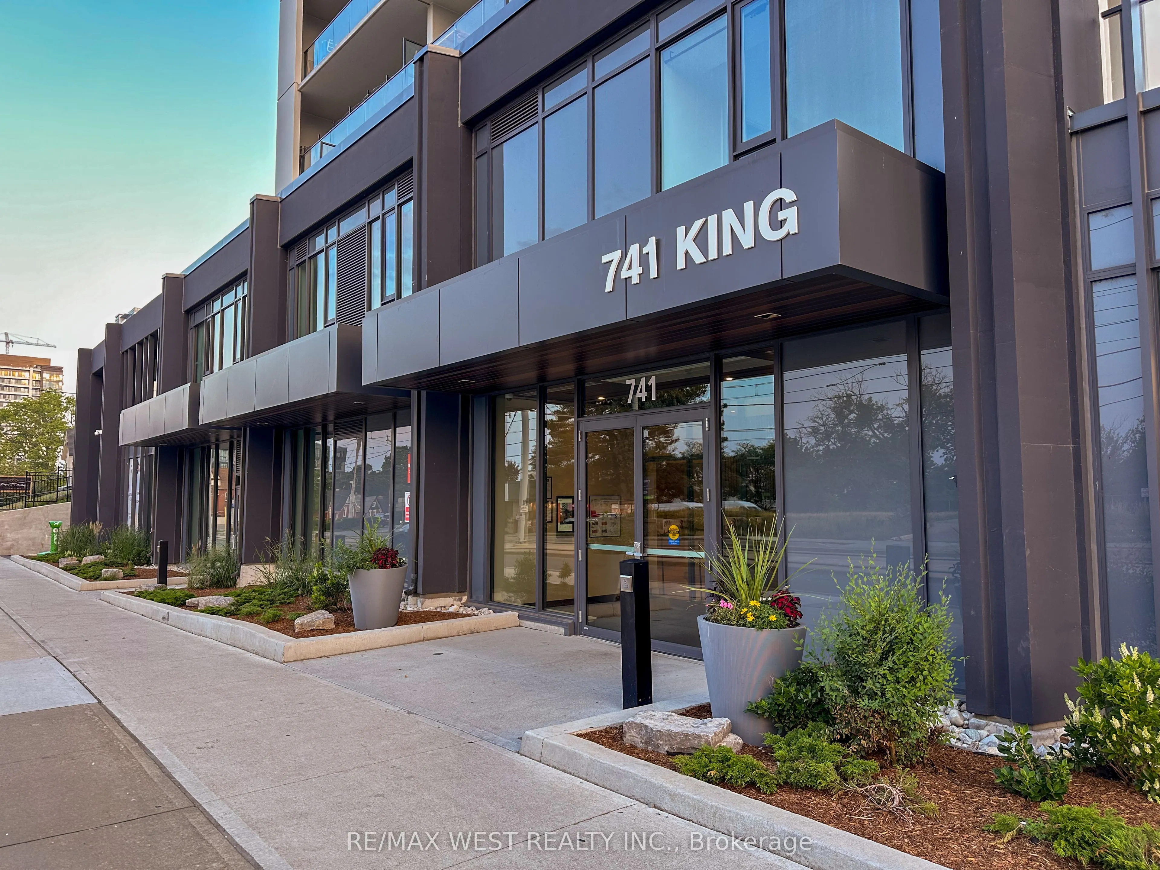 741 King Street W #812