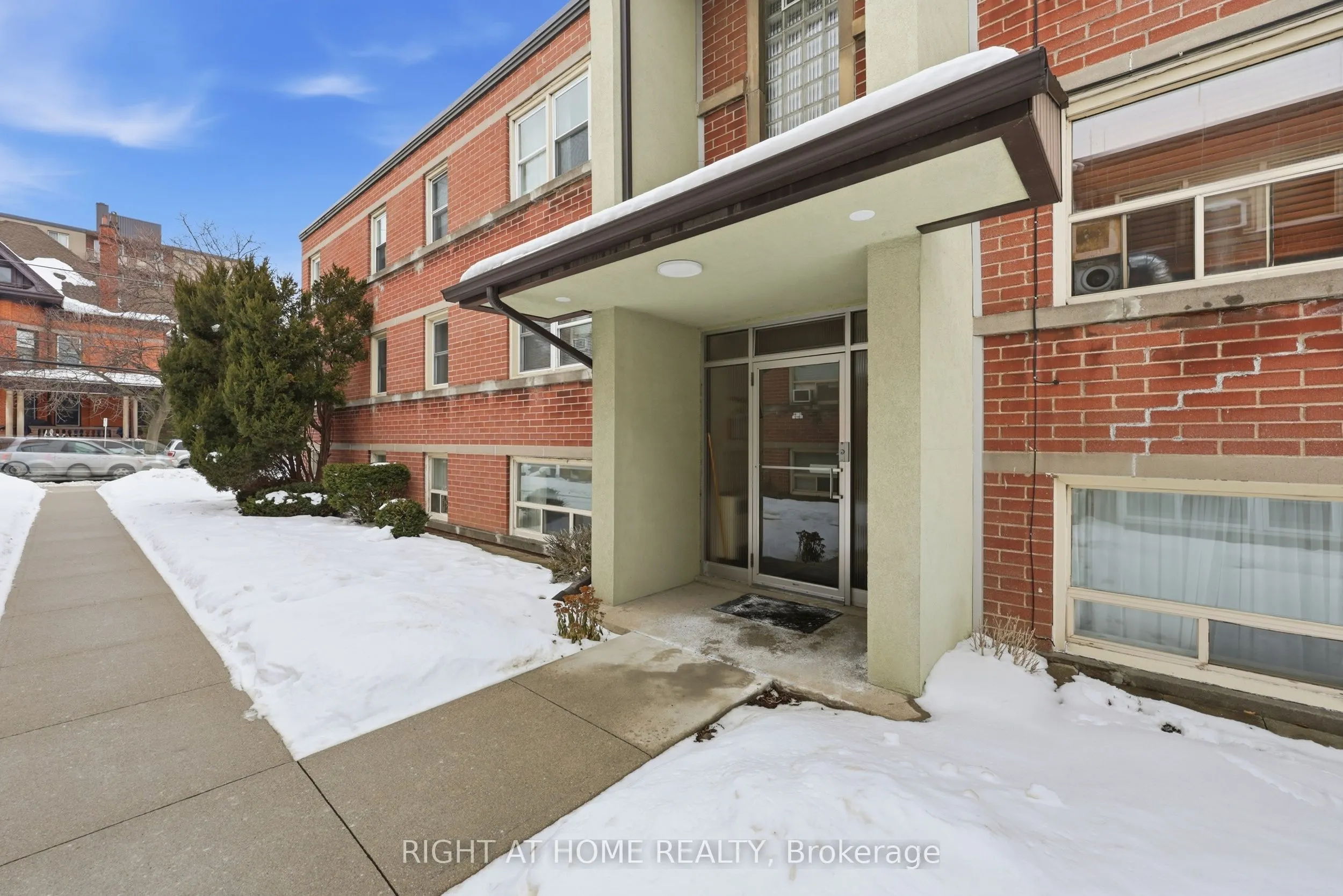 223 MacNab Street S #11