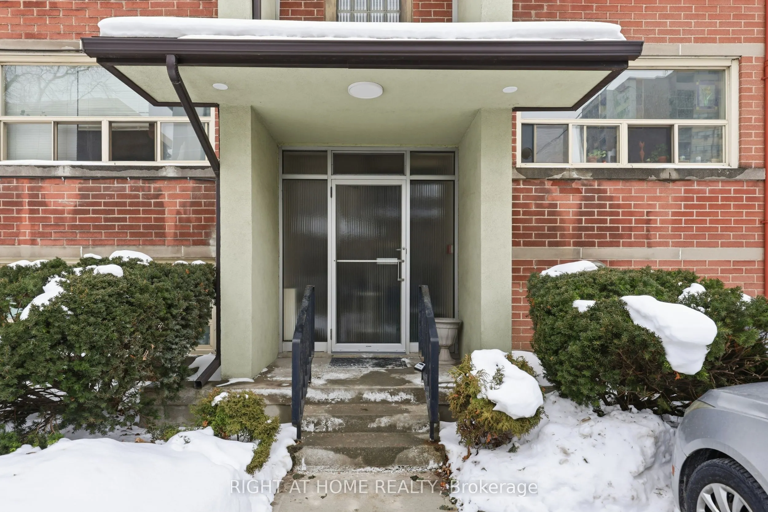 223 MacNab Street S #11