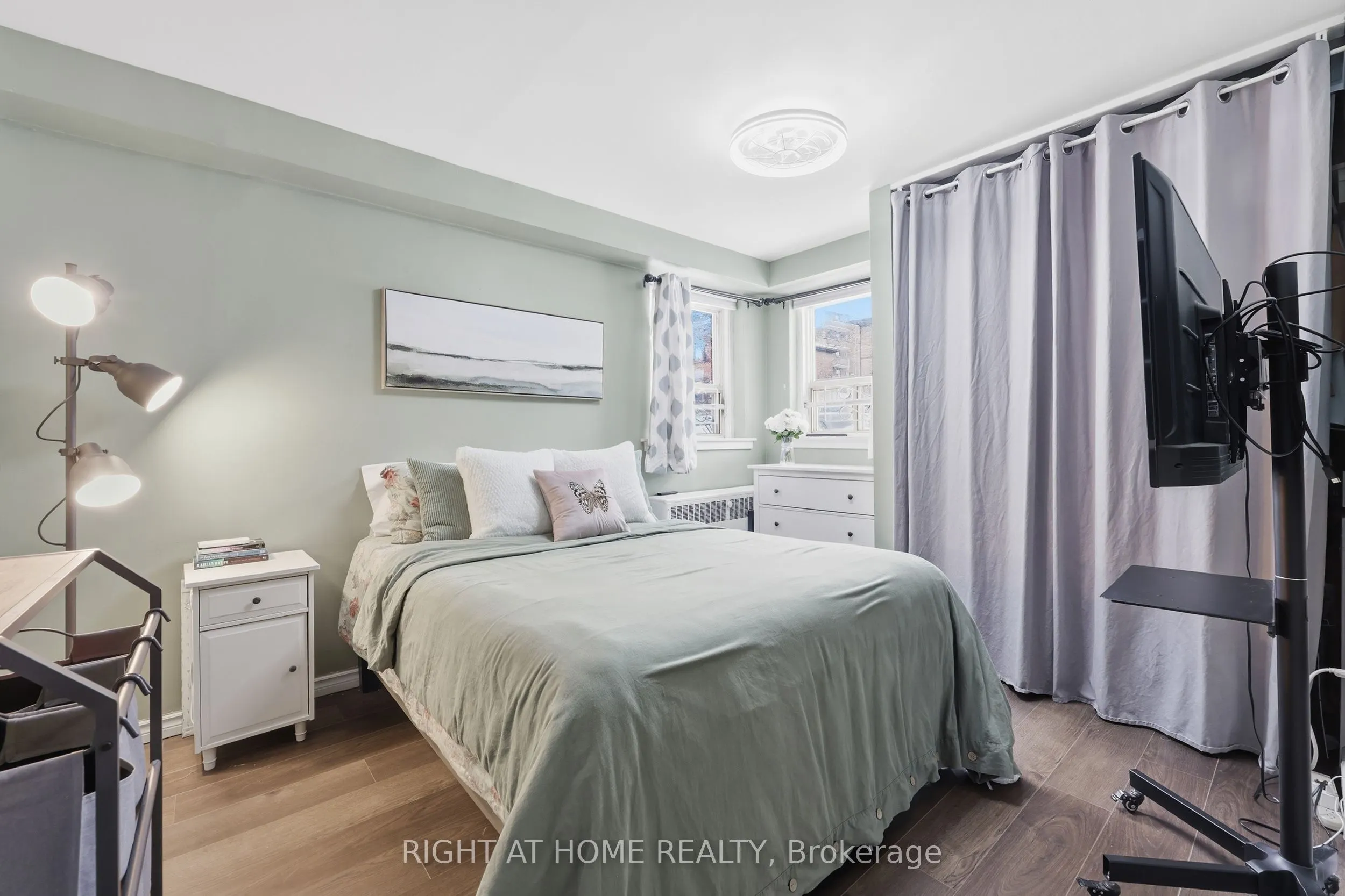 223 MacNab Street S #11