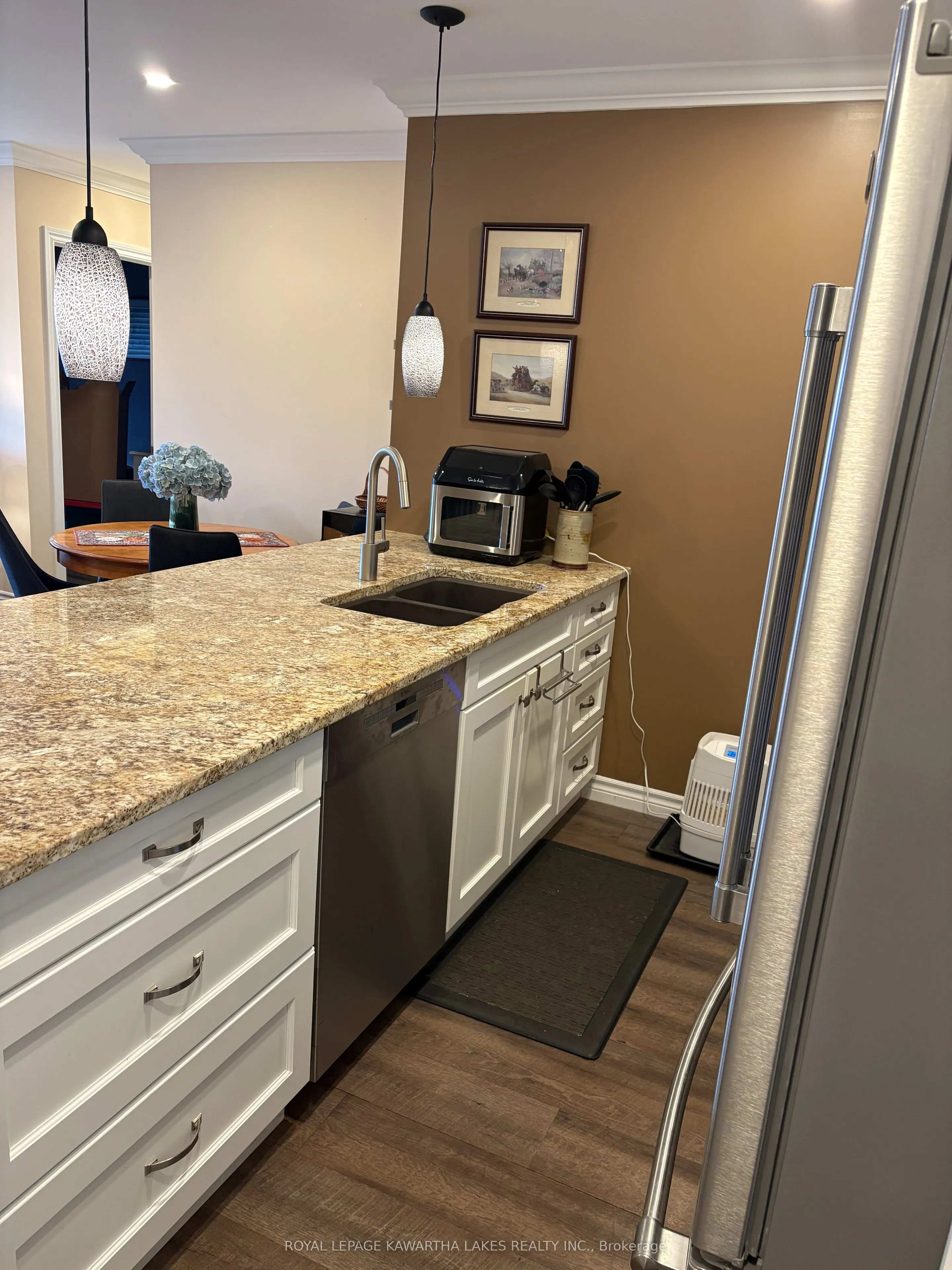 58 Glenelg Street W #103