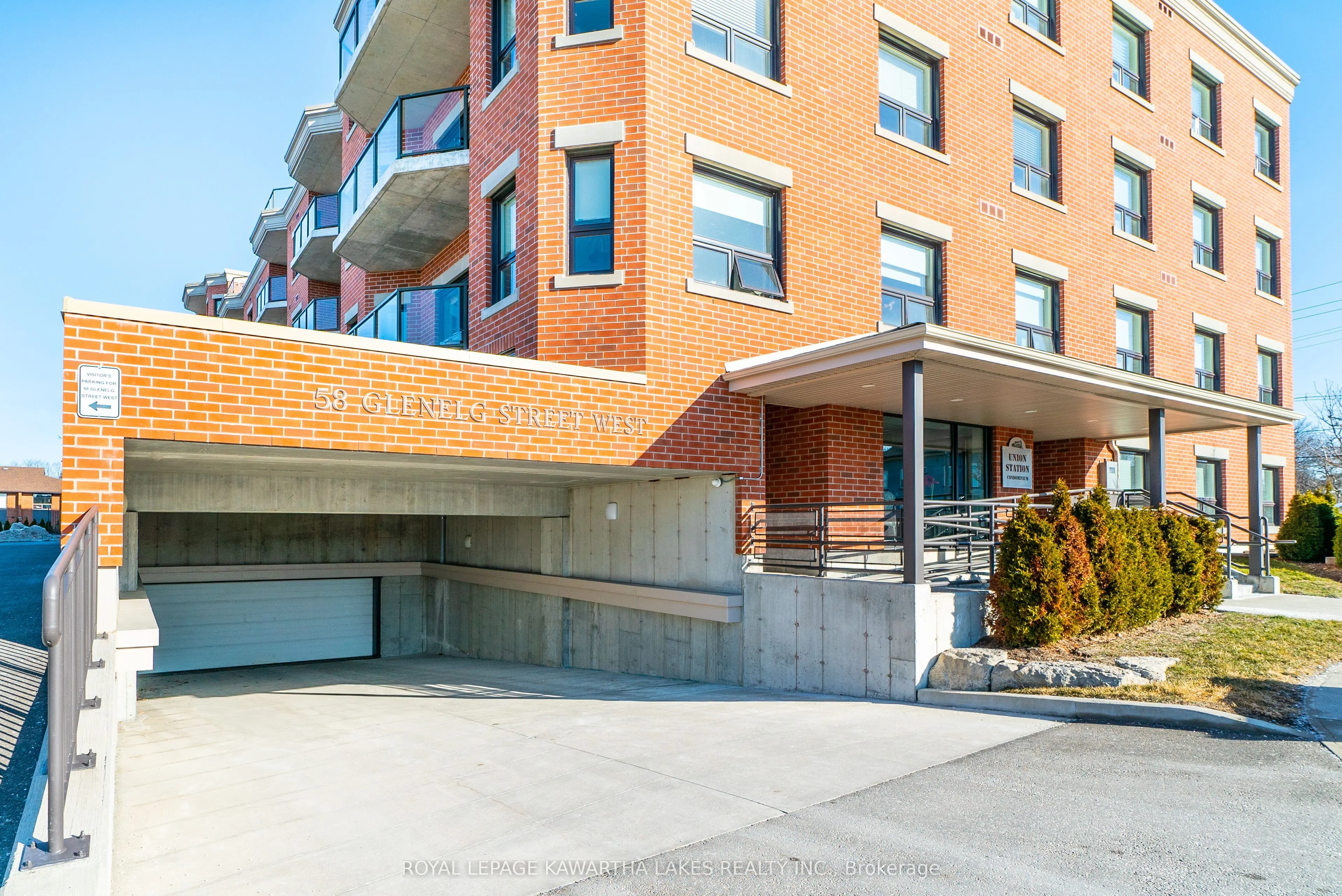 58 Glenelg Street W #103