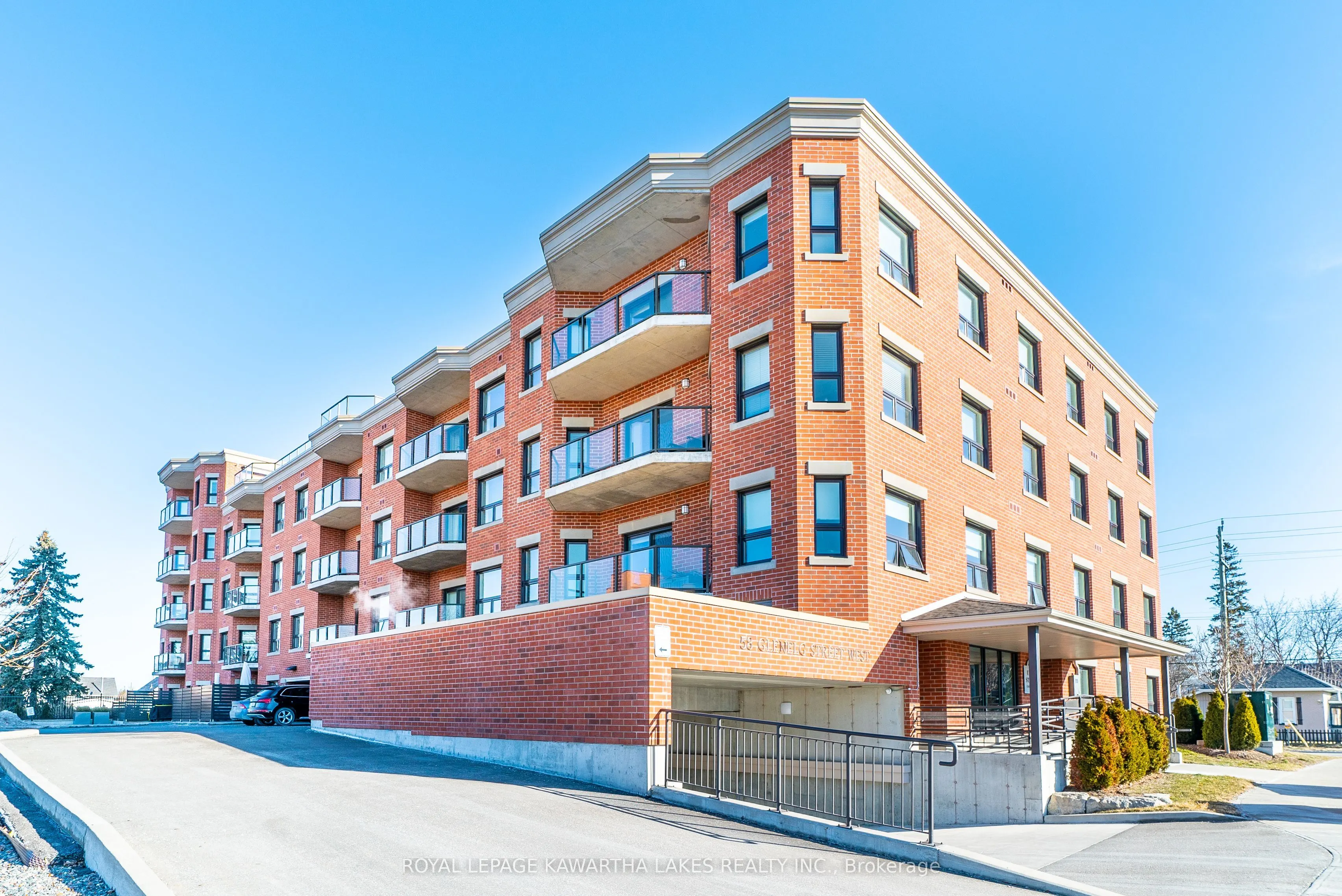 58 Glenelg Street W #103