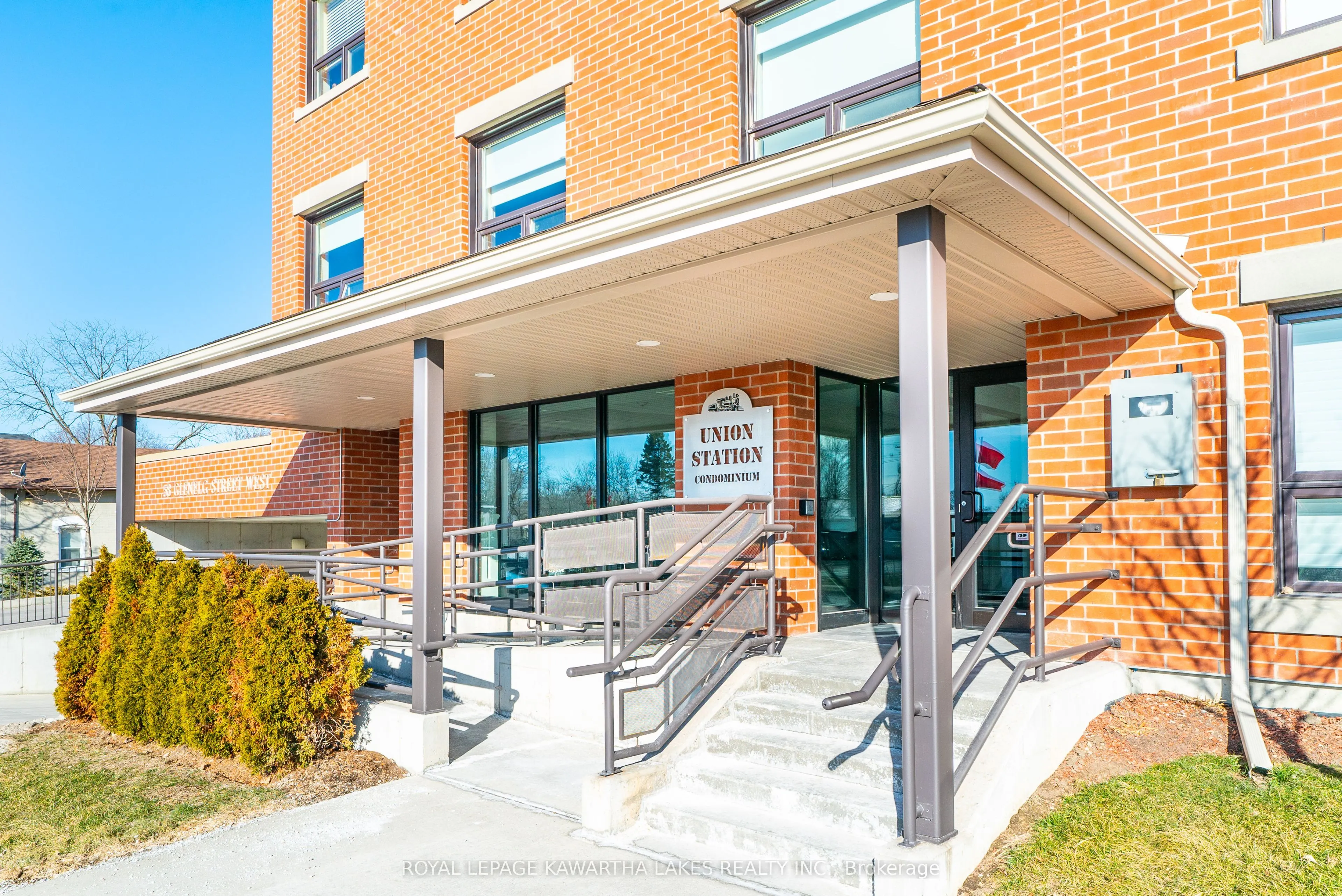 58 Glenelg Street W #103