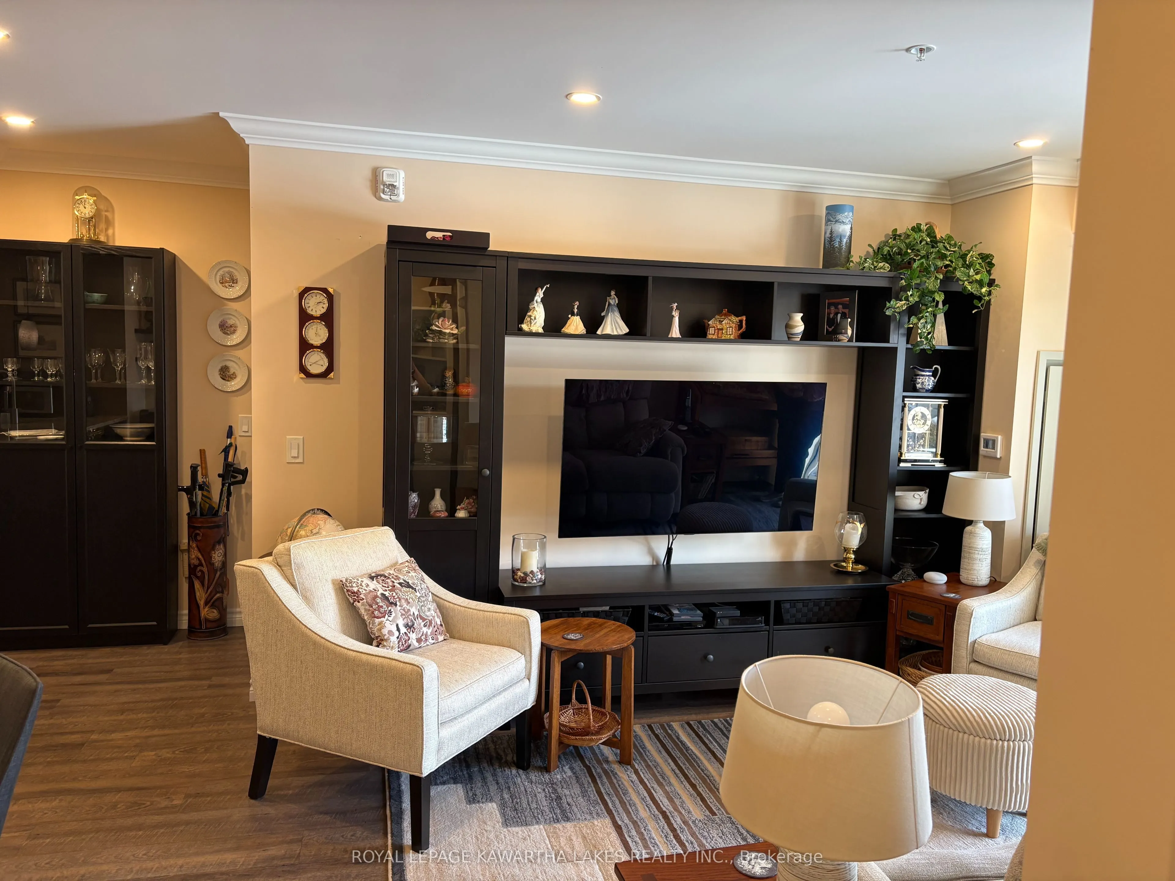 58 Glenelg Street W #103