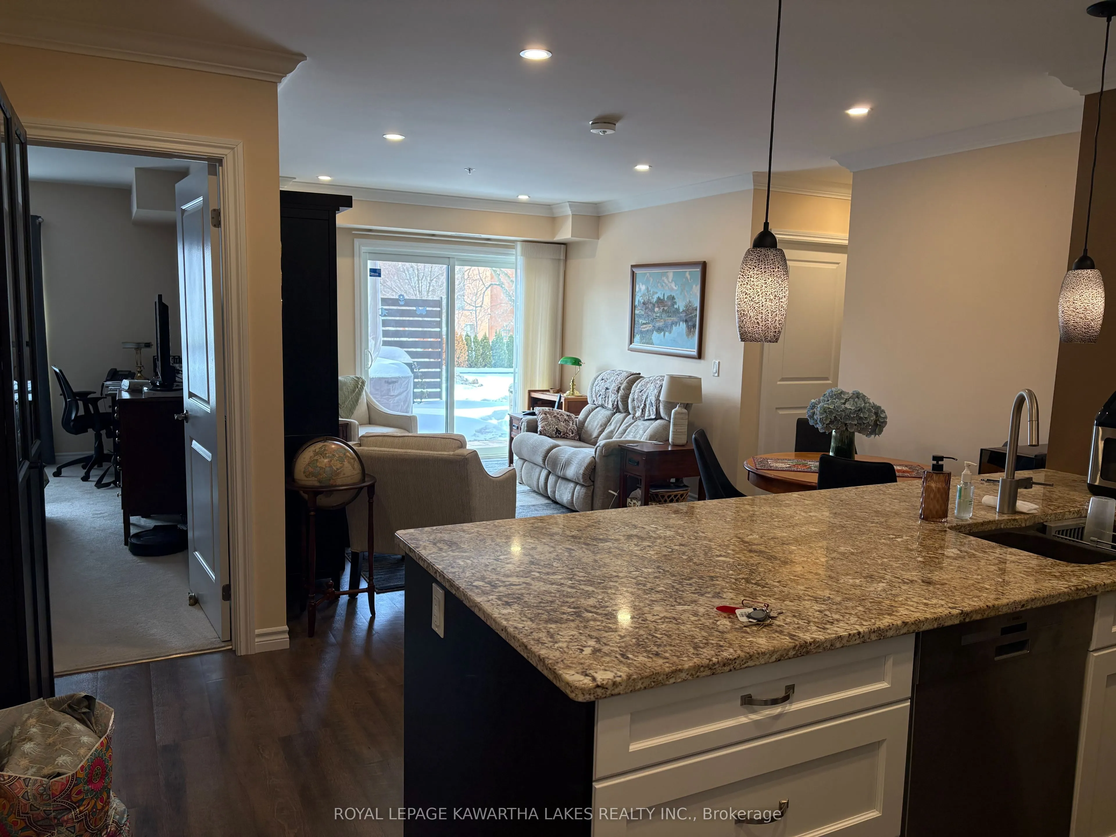 58 Glenelg Street W #103