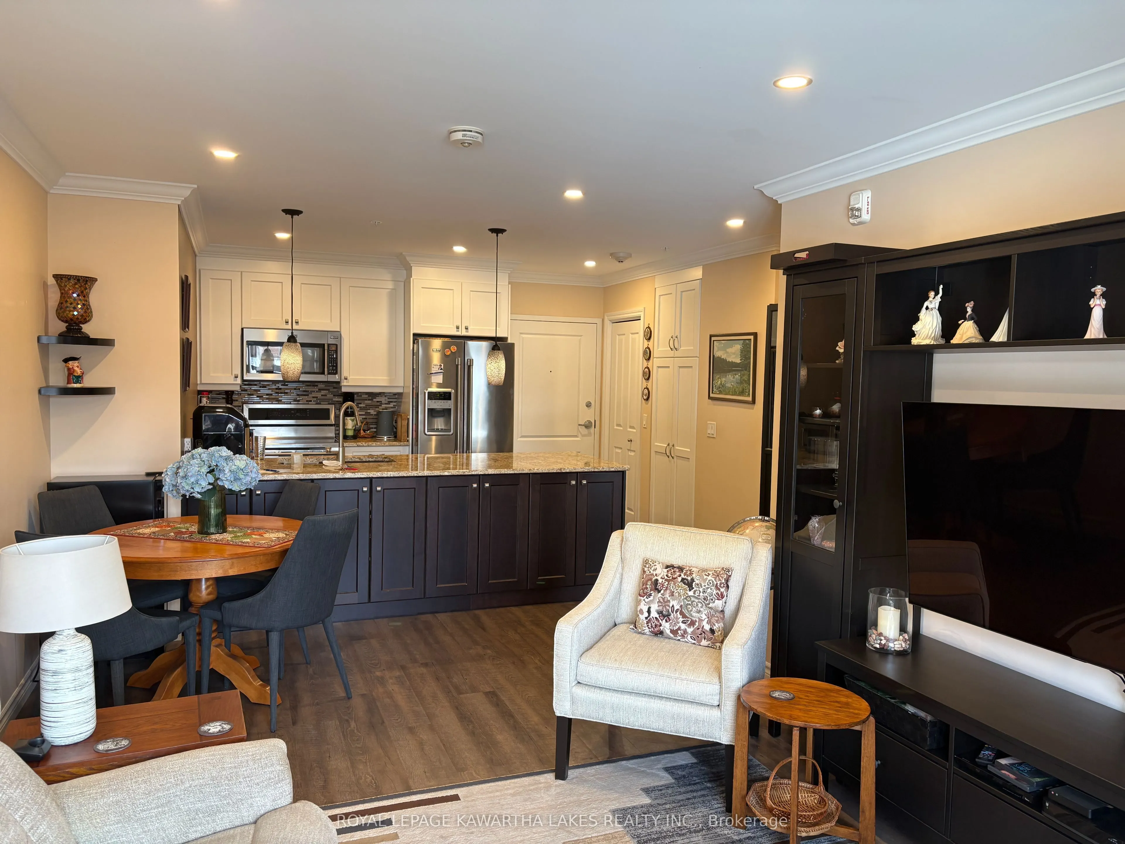 58 Glenelg Street W #103