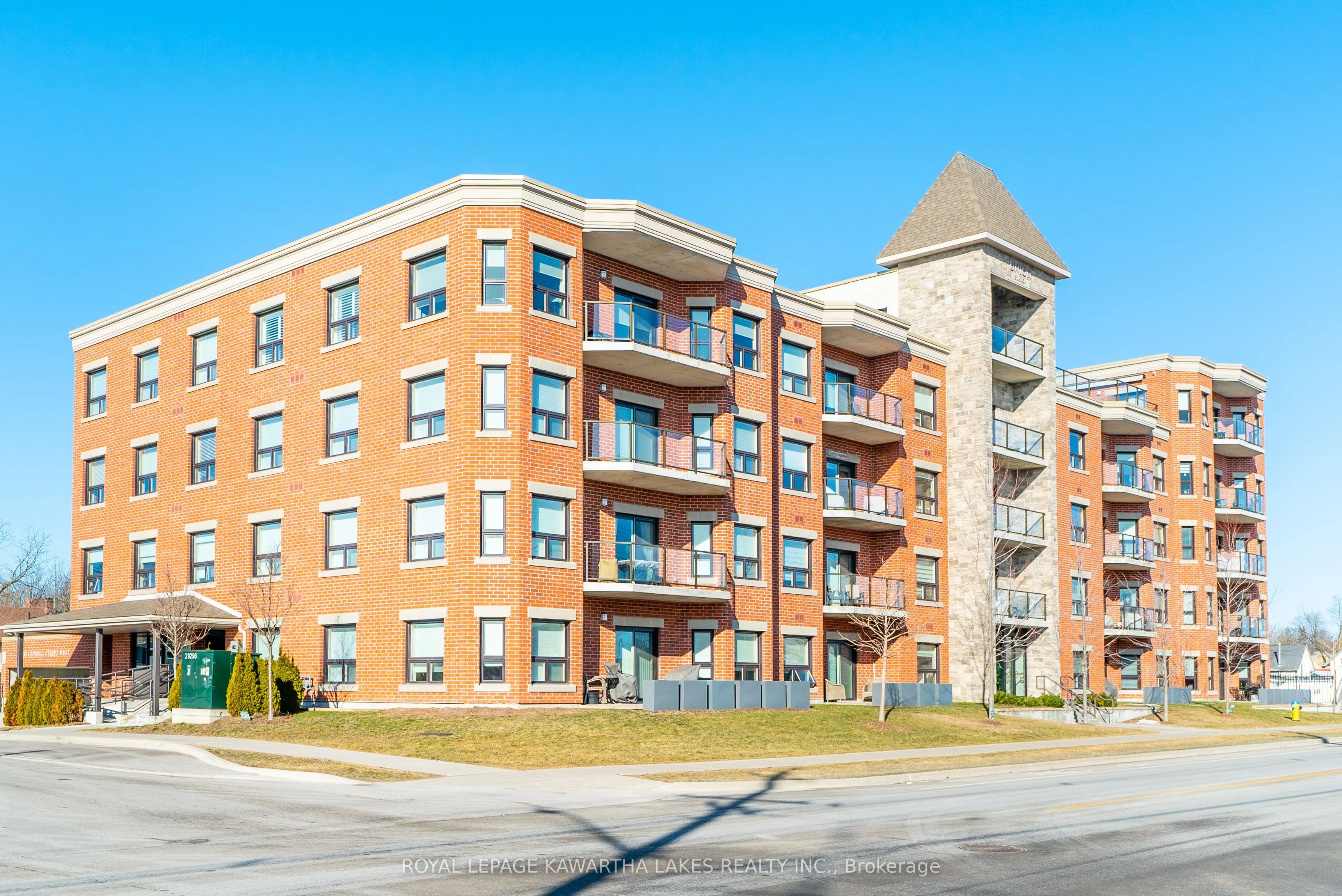 58 Glenelg Street W #103