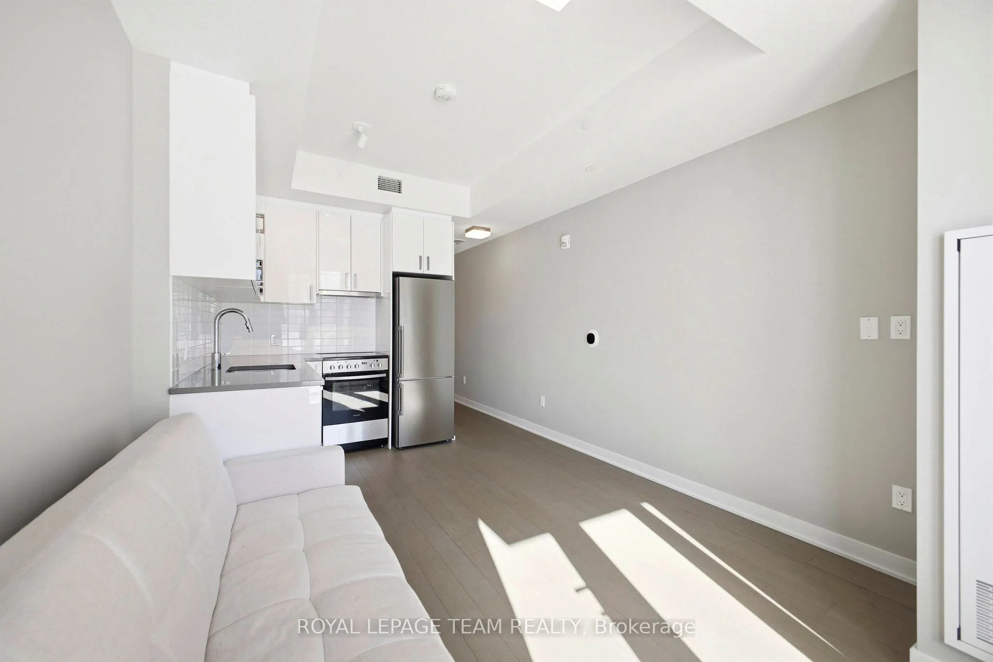 360 Deschatelets Avenue E #209