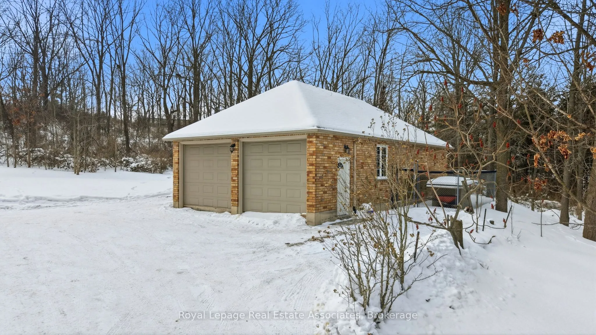 86 Ridge Road E
