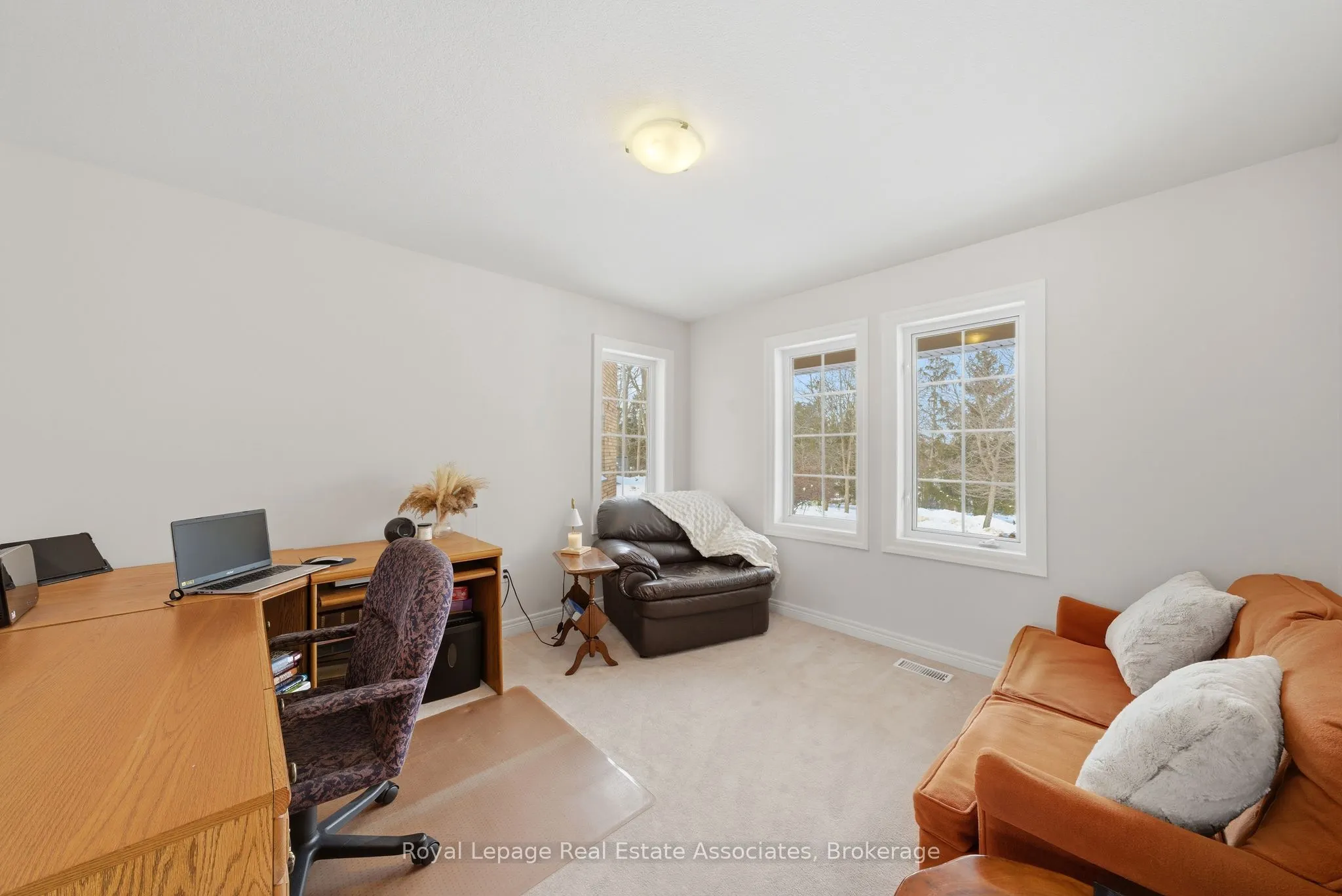 86 Ridge Road E
