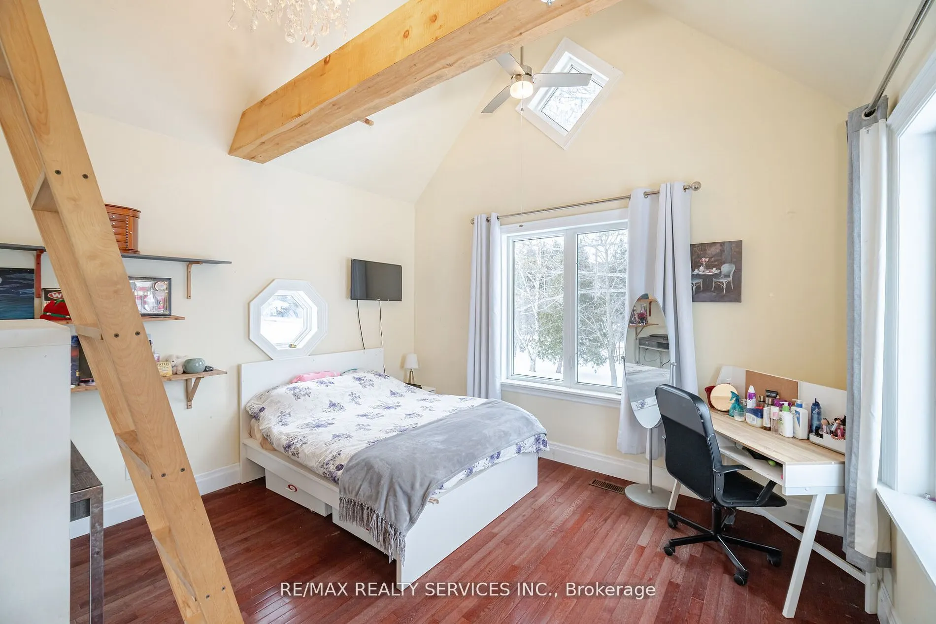 7 Shell Crescent