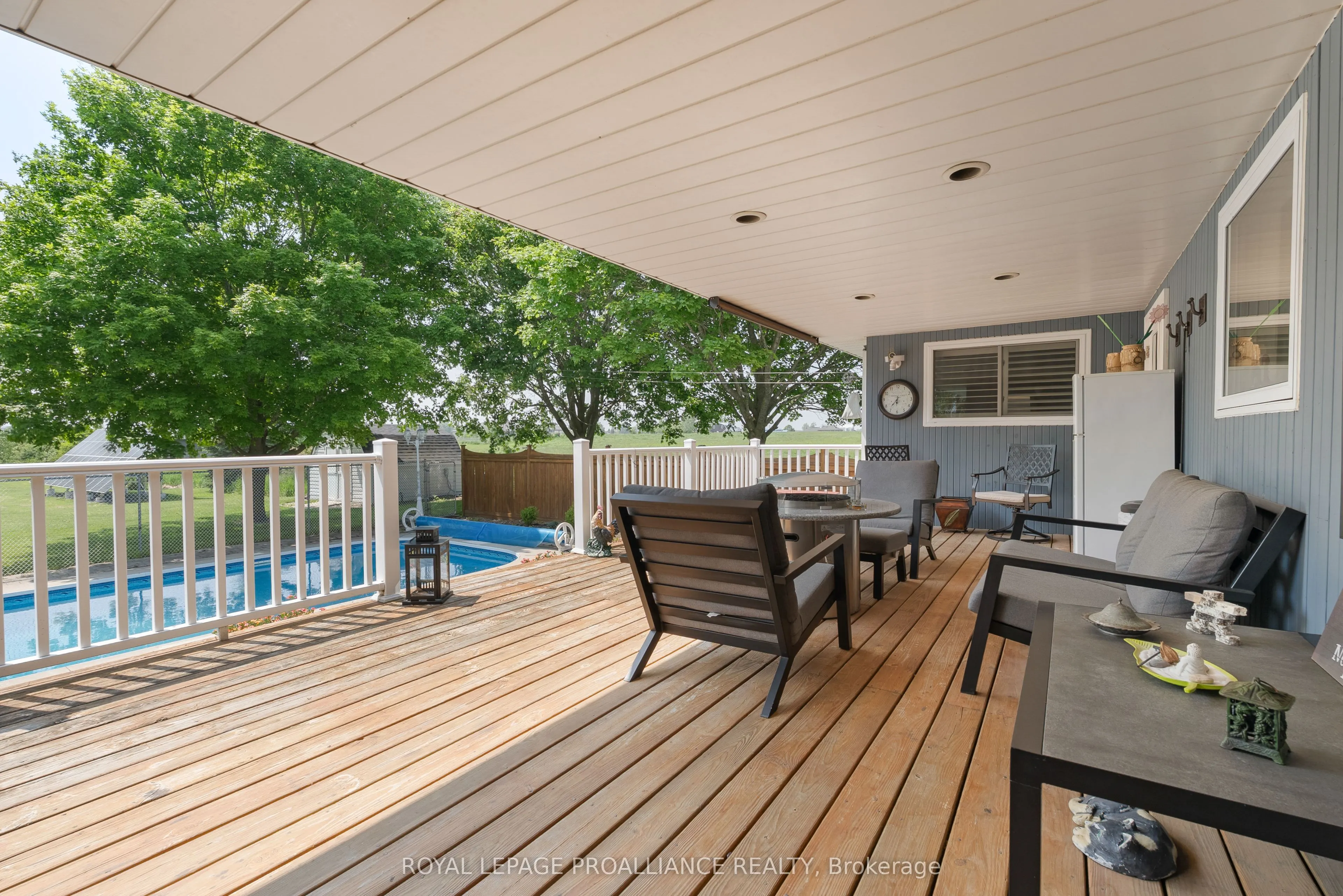 288 Edward Street W