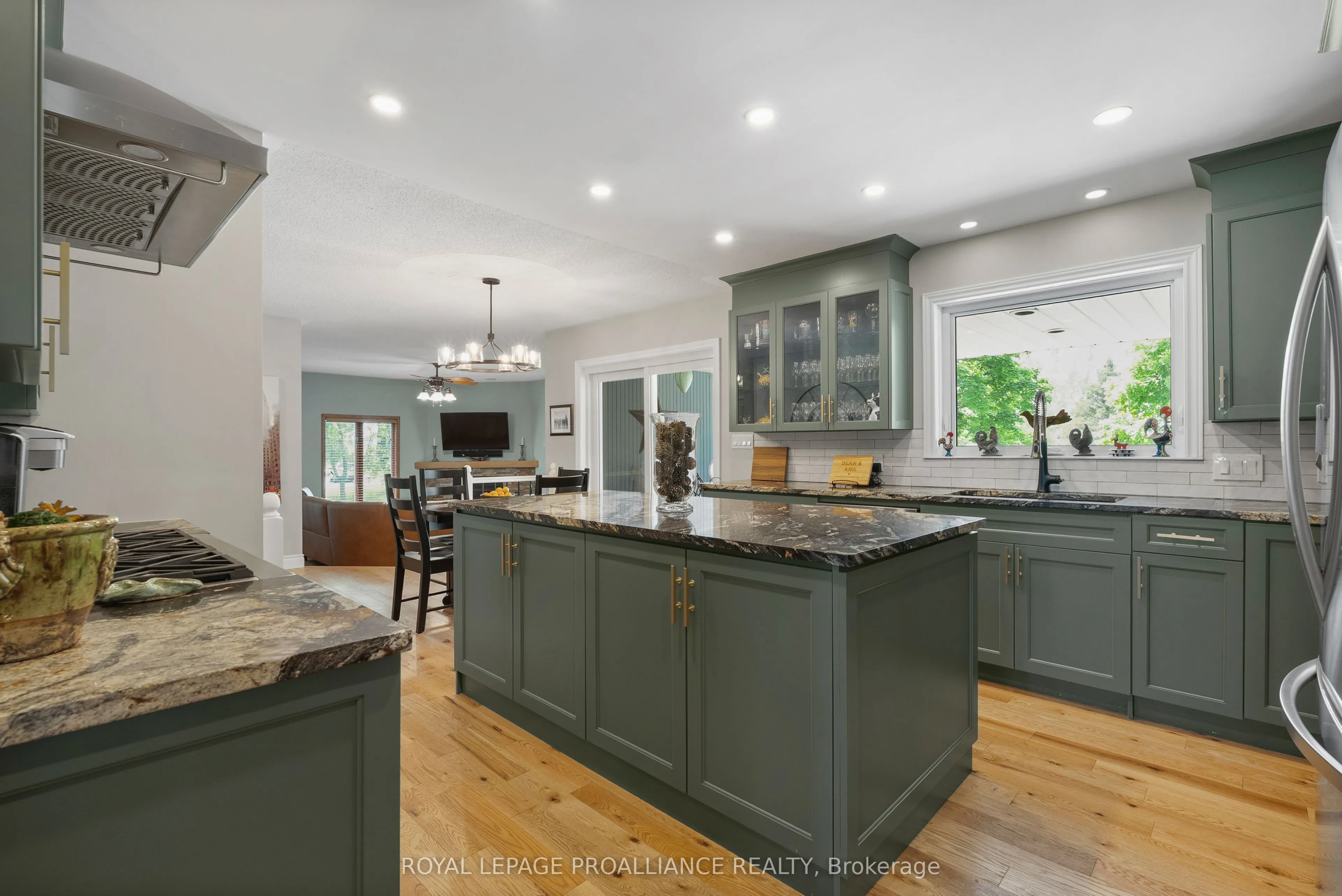 288 Edward Street W