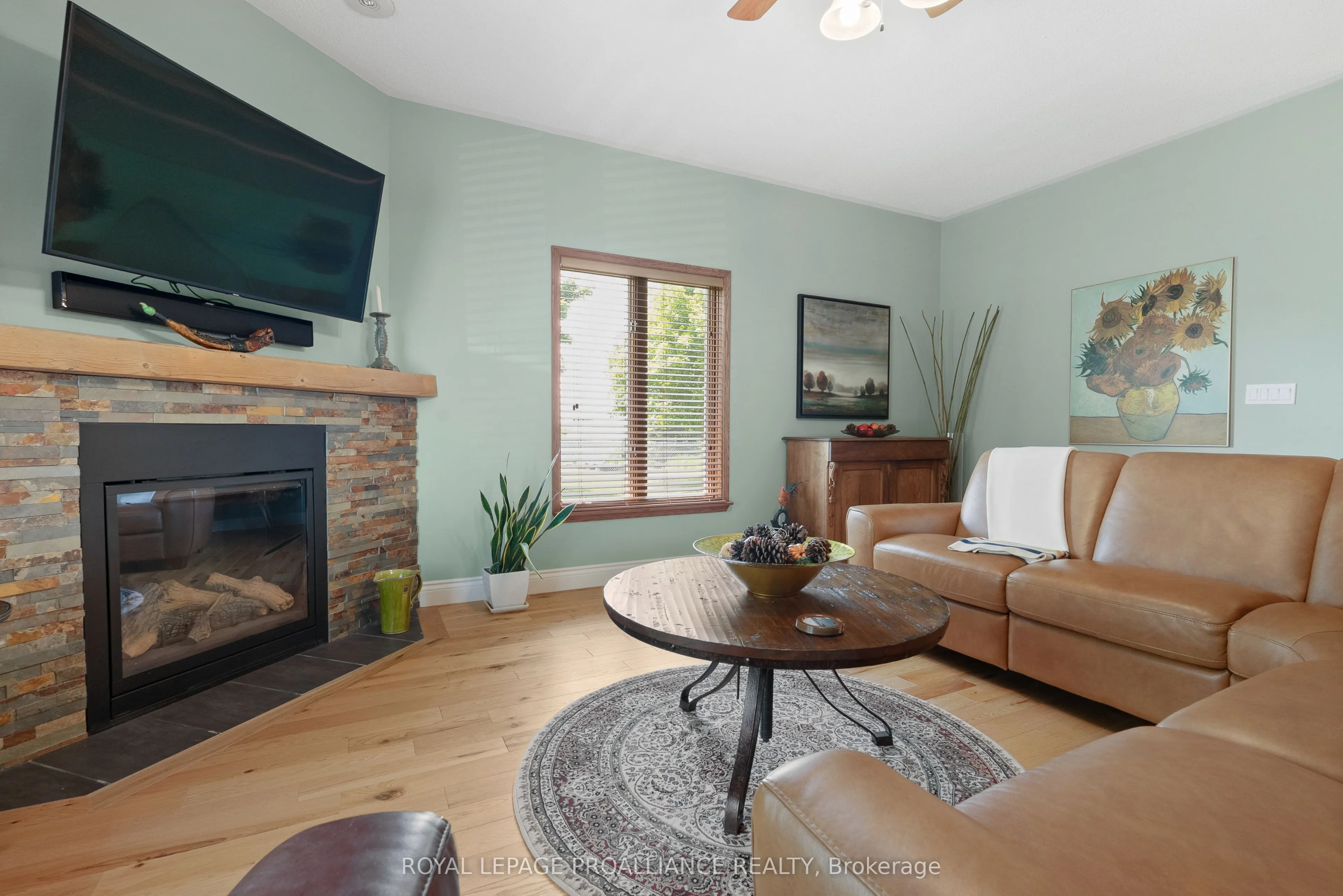 288 Edward Street W