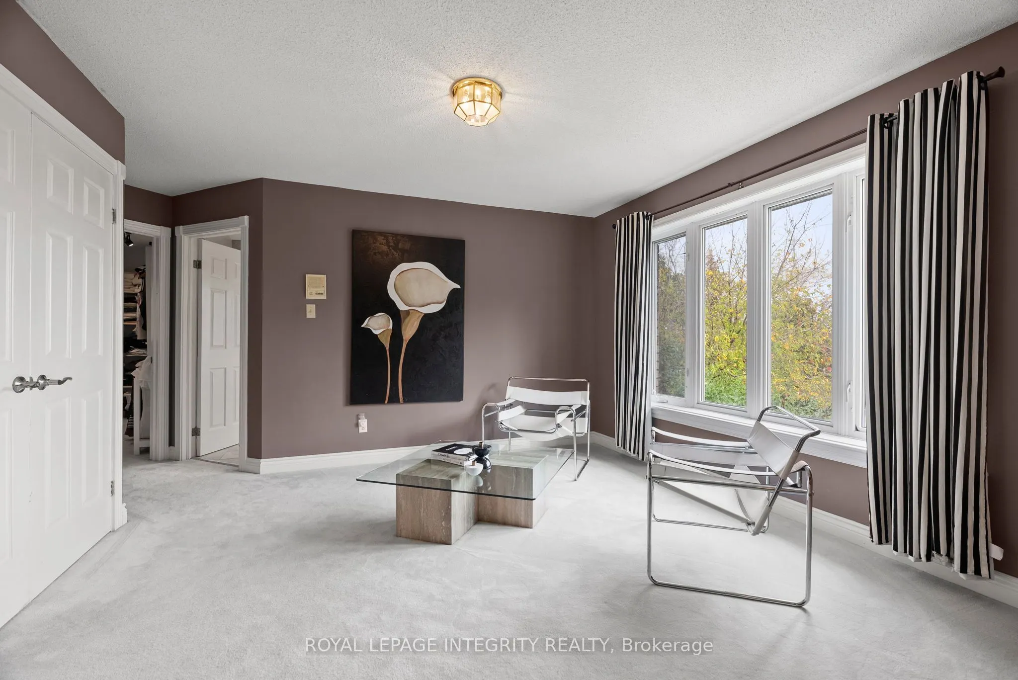 6 Marchbrook Circle