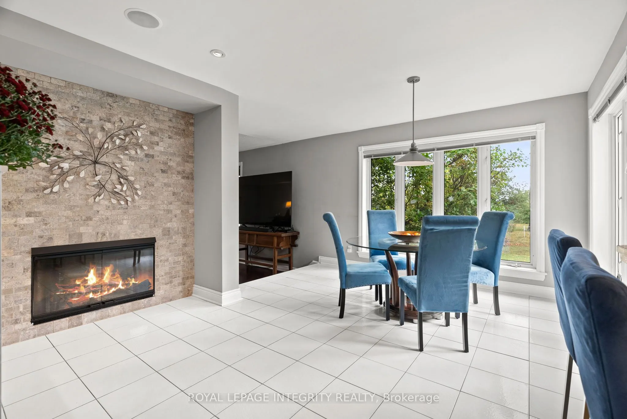 6 Marchbrook Circle