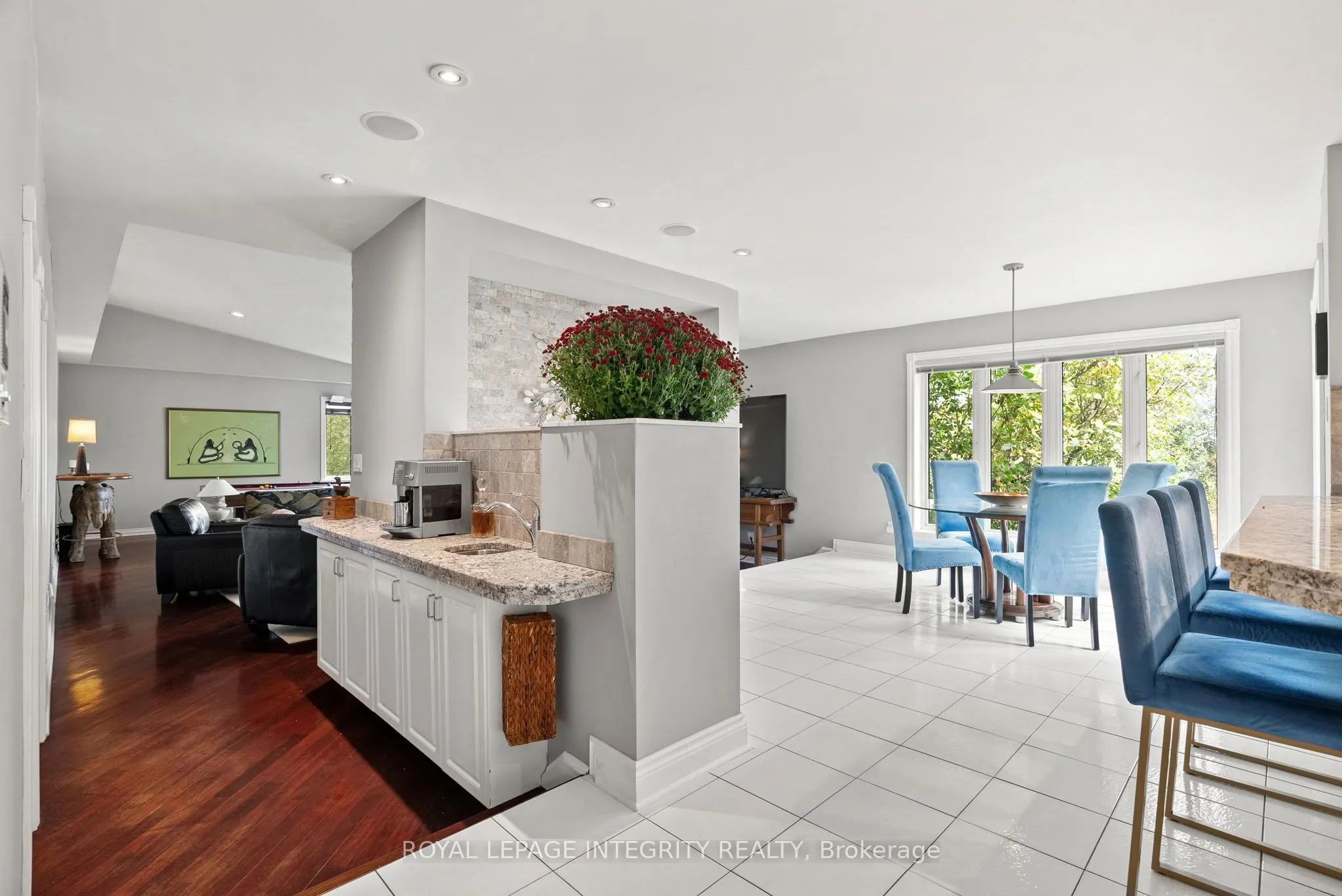 6 Marchbrook Circle