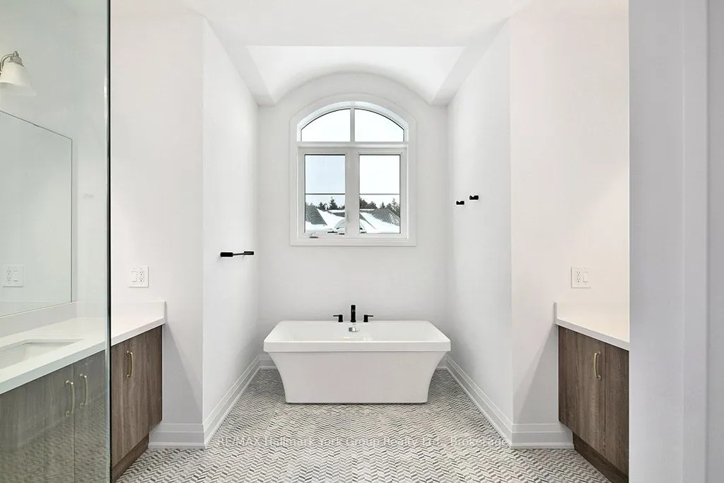 5-11 Bay Street E #1