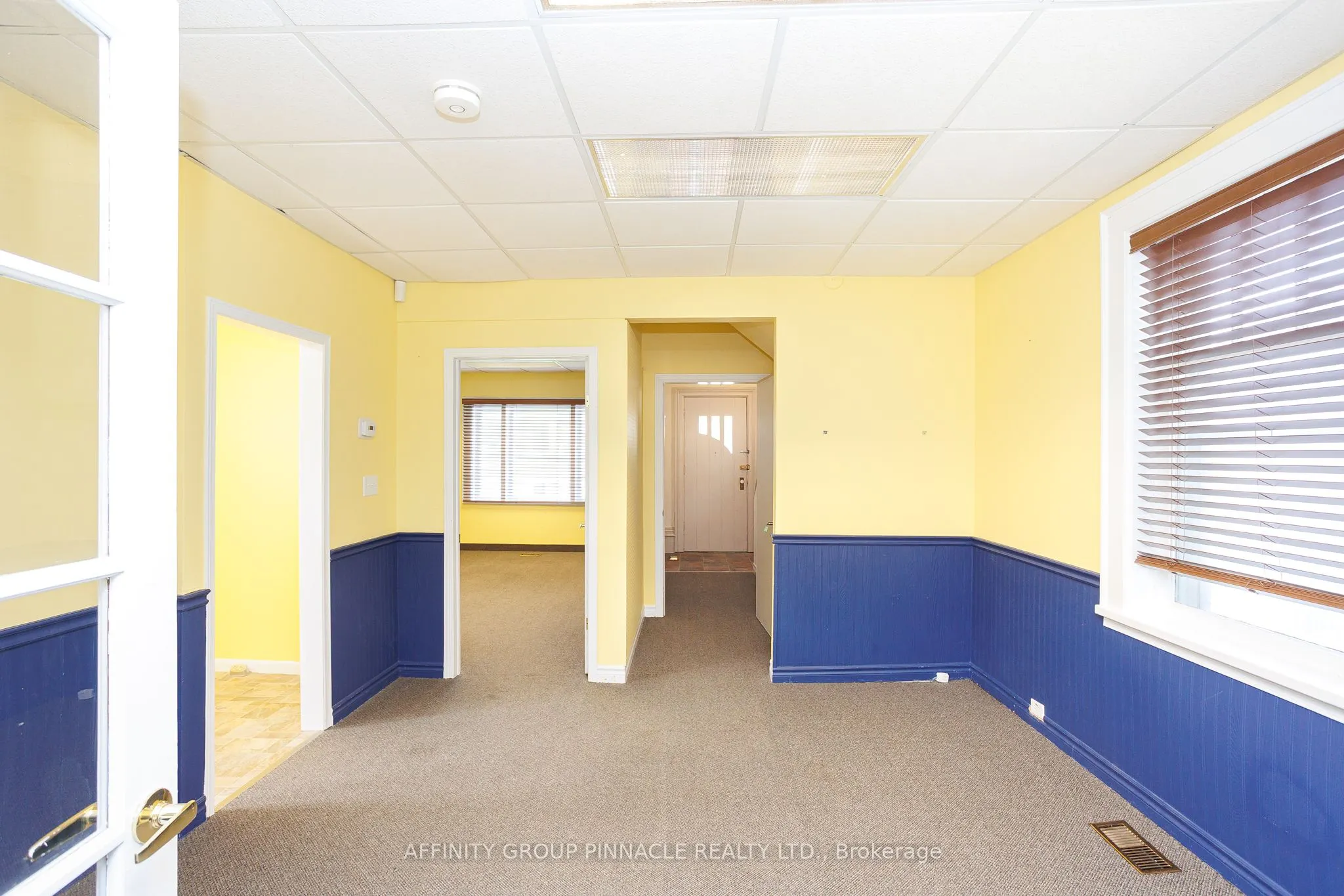 221 Kent Street W