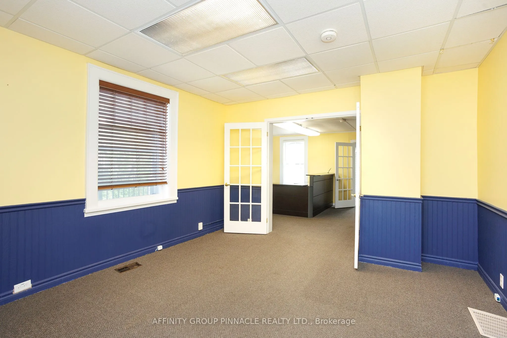 221 Kent Street W