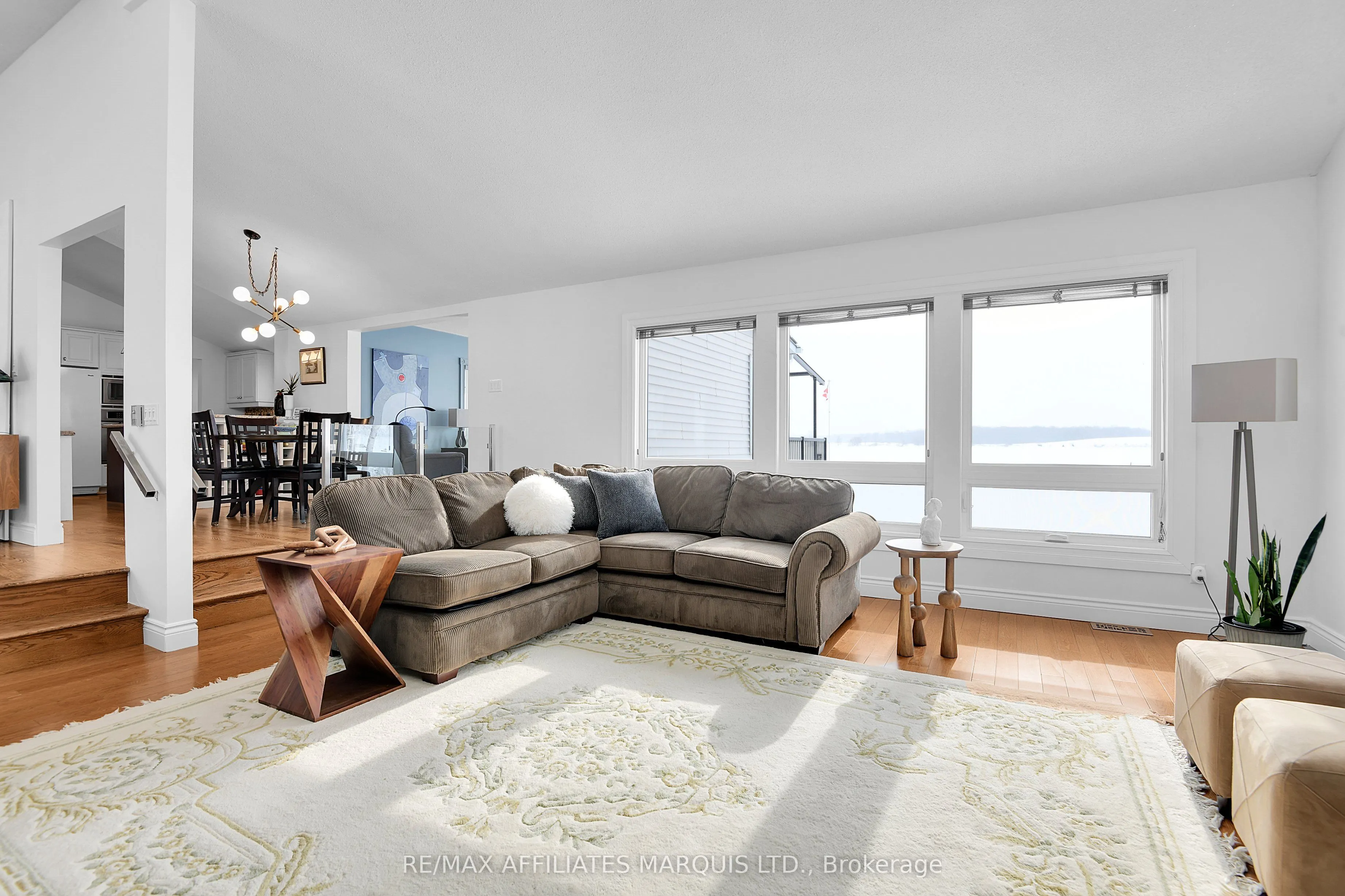 11728 Lakeshore Drive