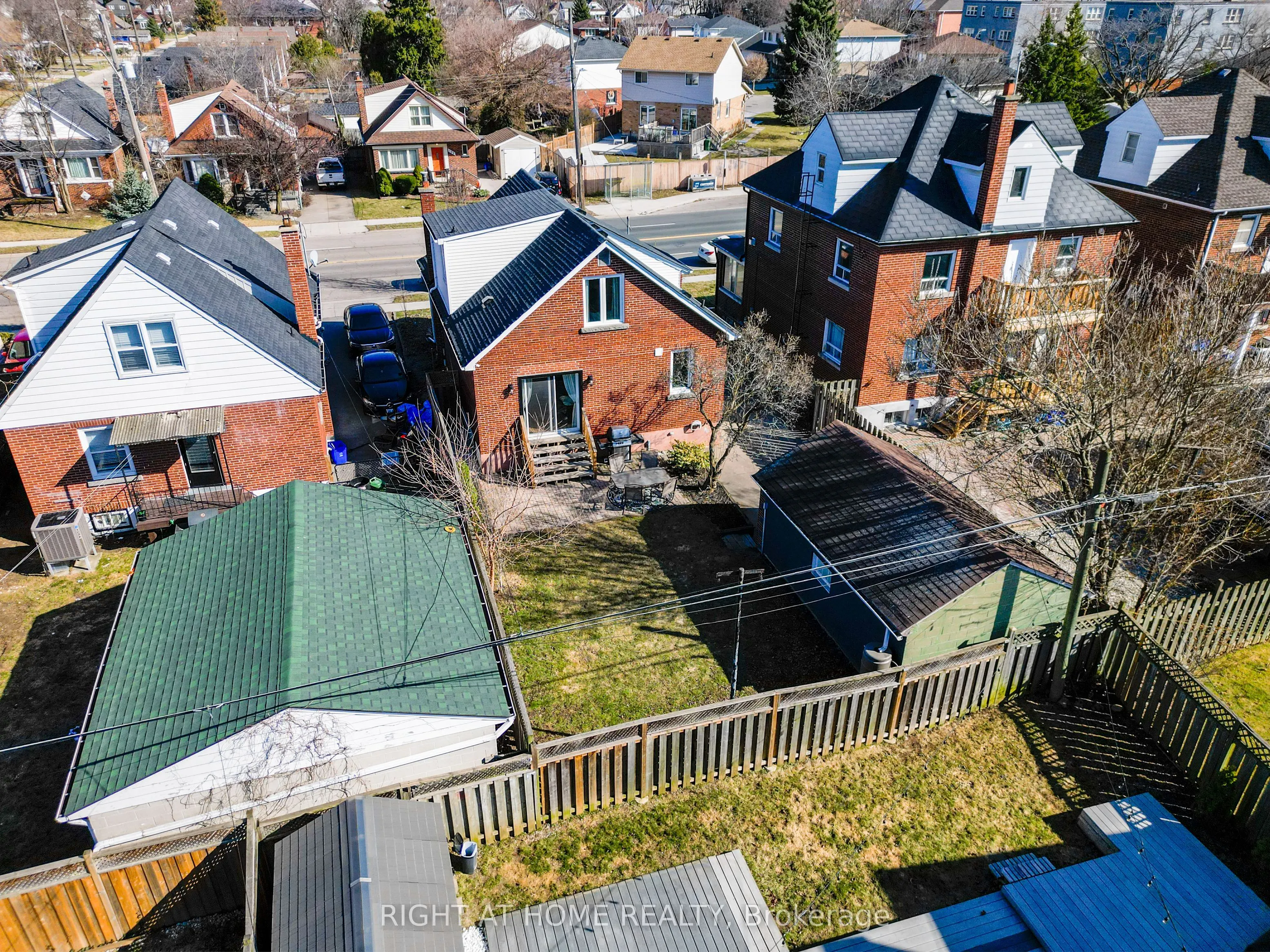 214 Kenilworth Avenue S