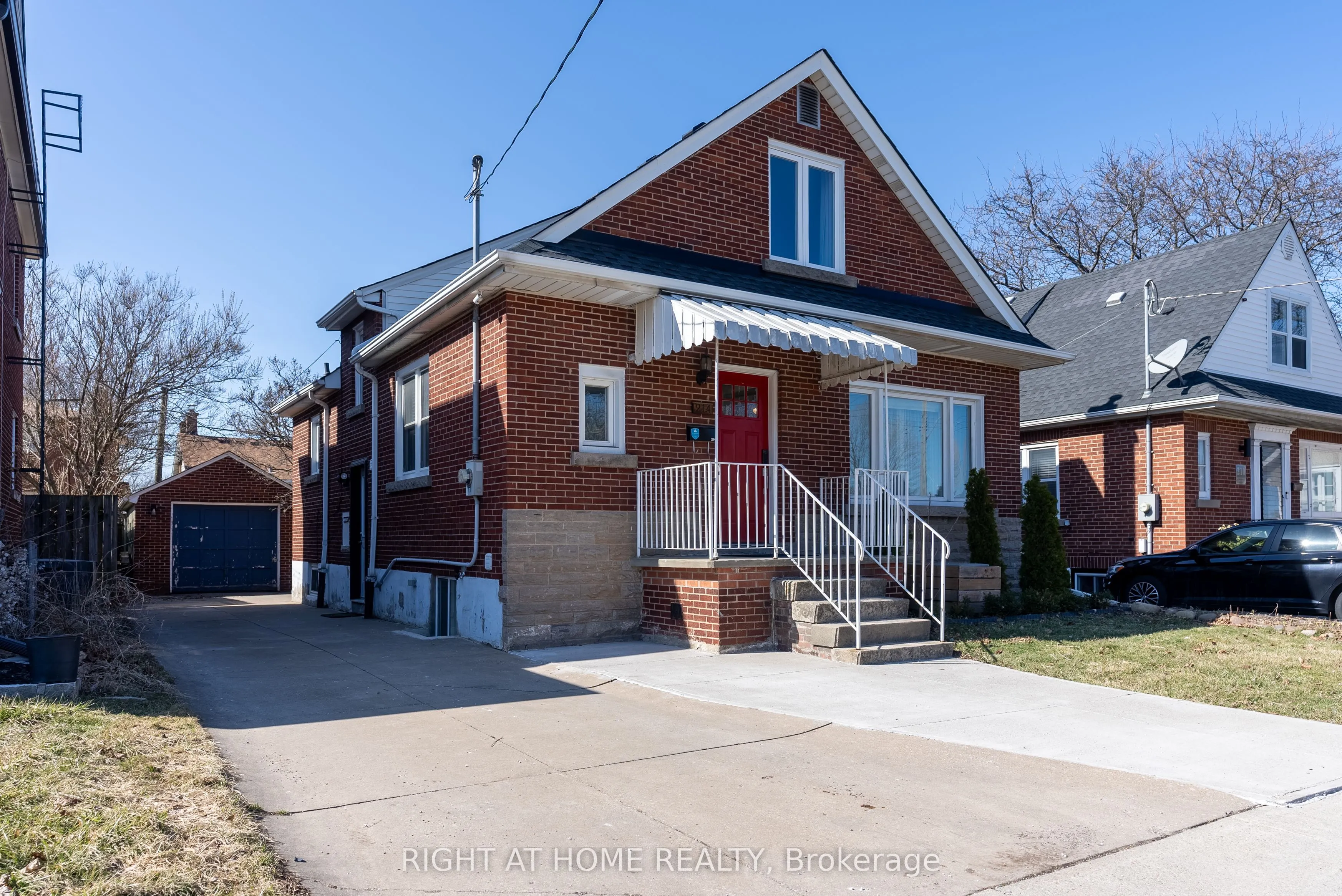 214 Kenilworth Avenue S