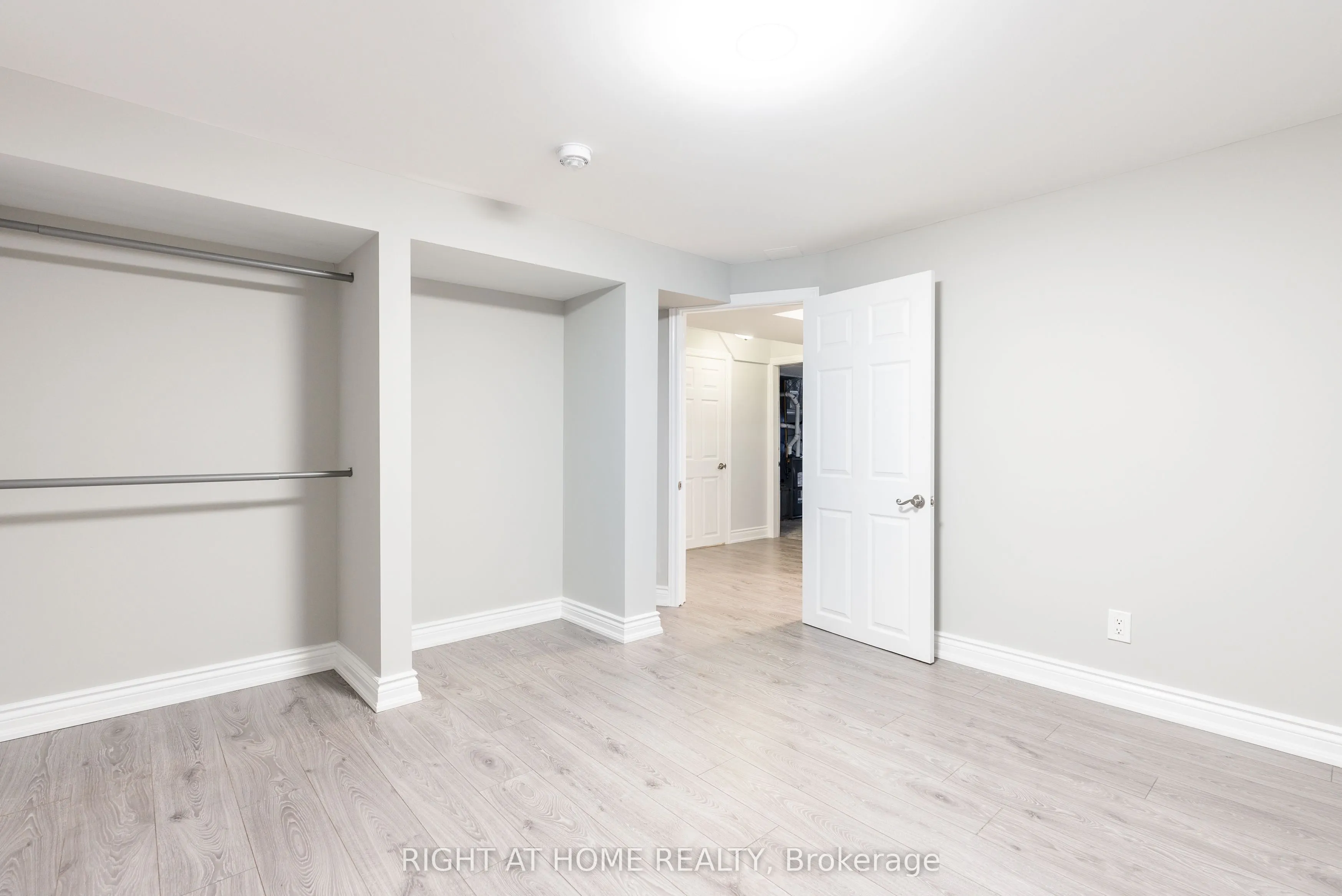 214 Kenilworth Avenue S