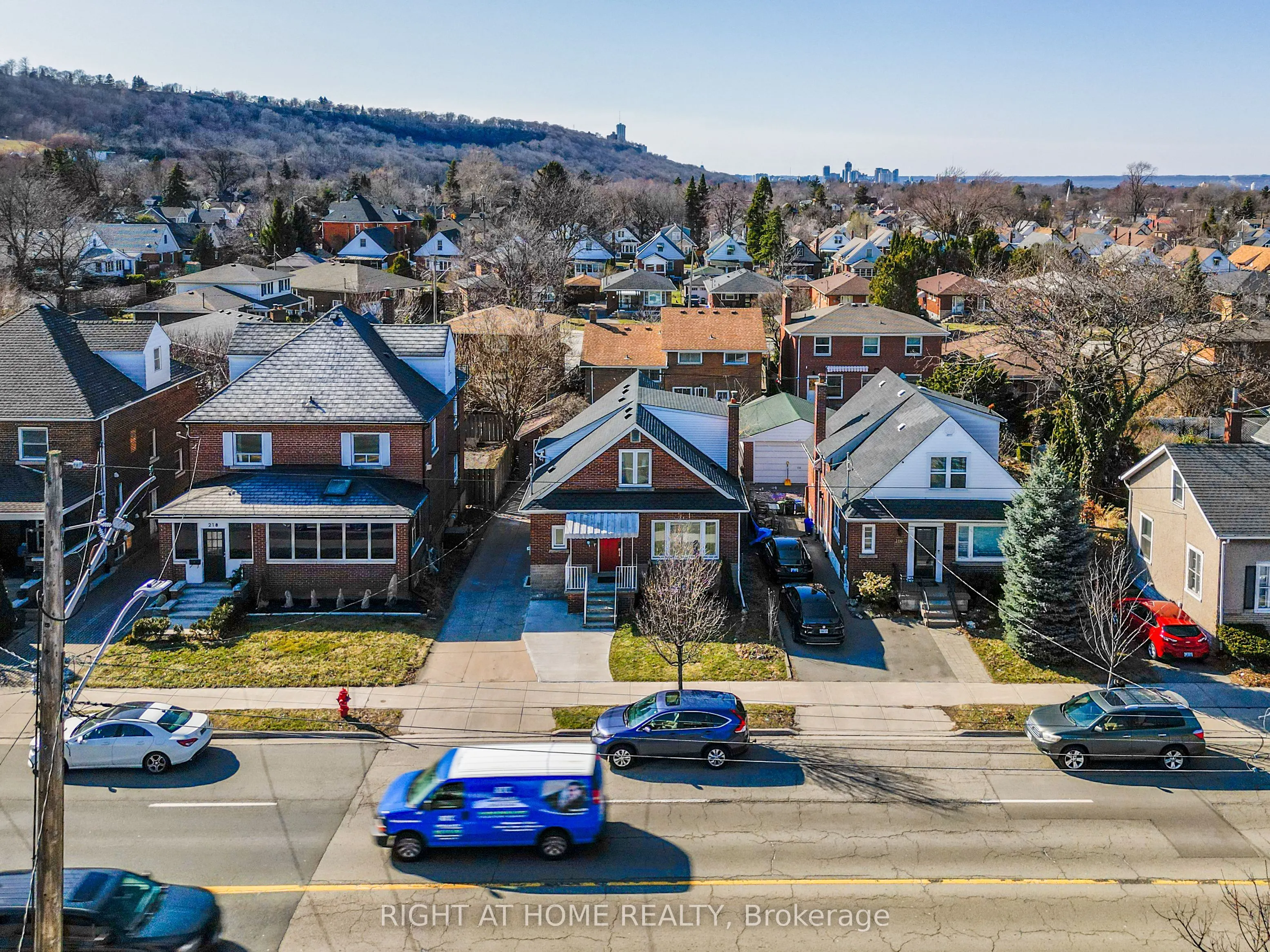 214 Kenilworth Avenue S