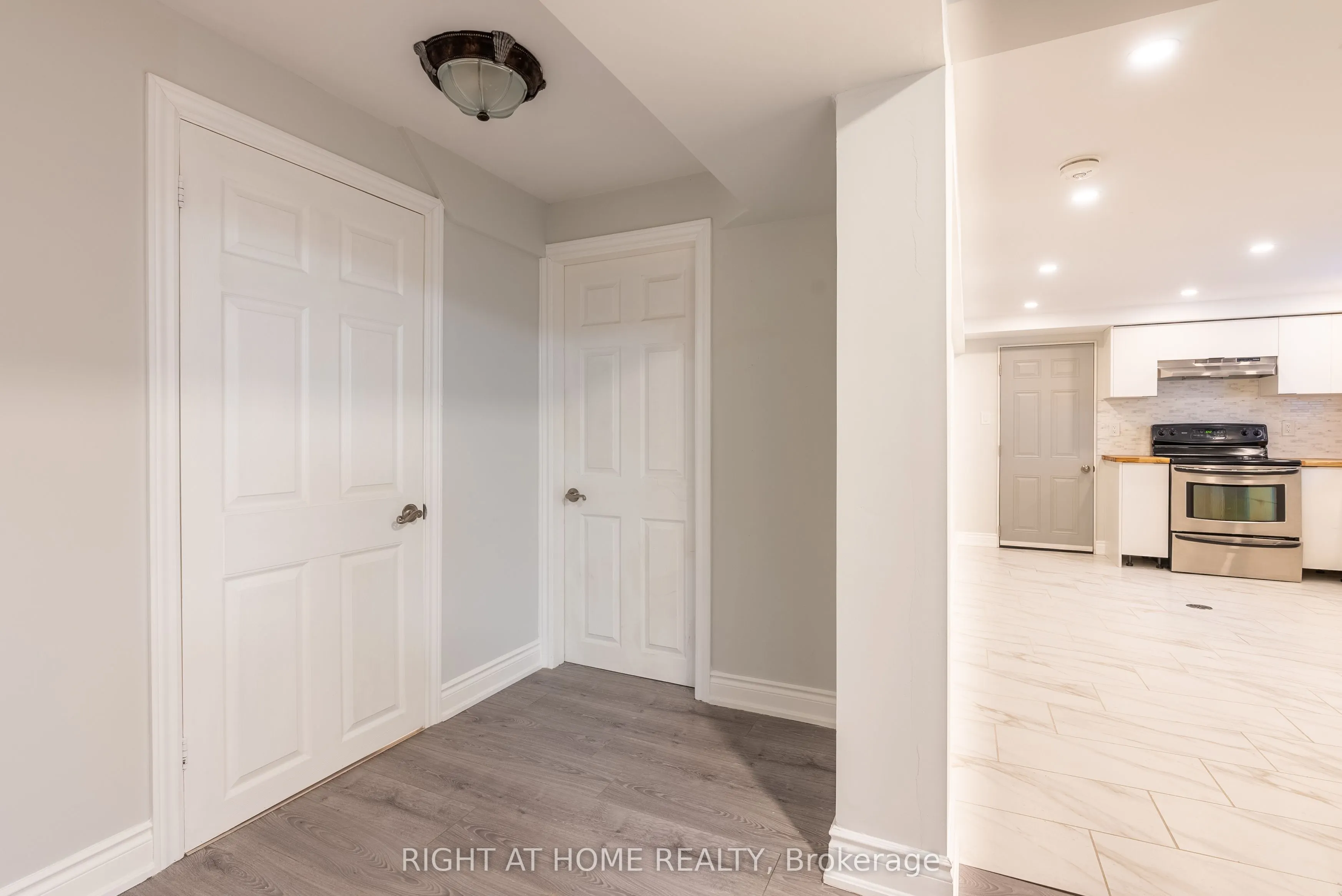 214 Kenilworth Avenue S