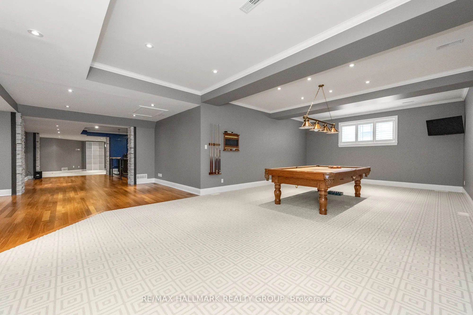 5800 Queenscourt Crescent