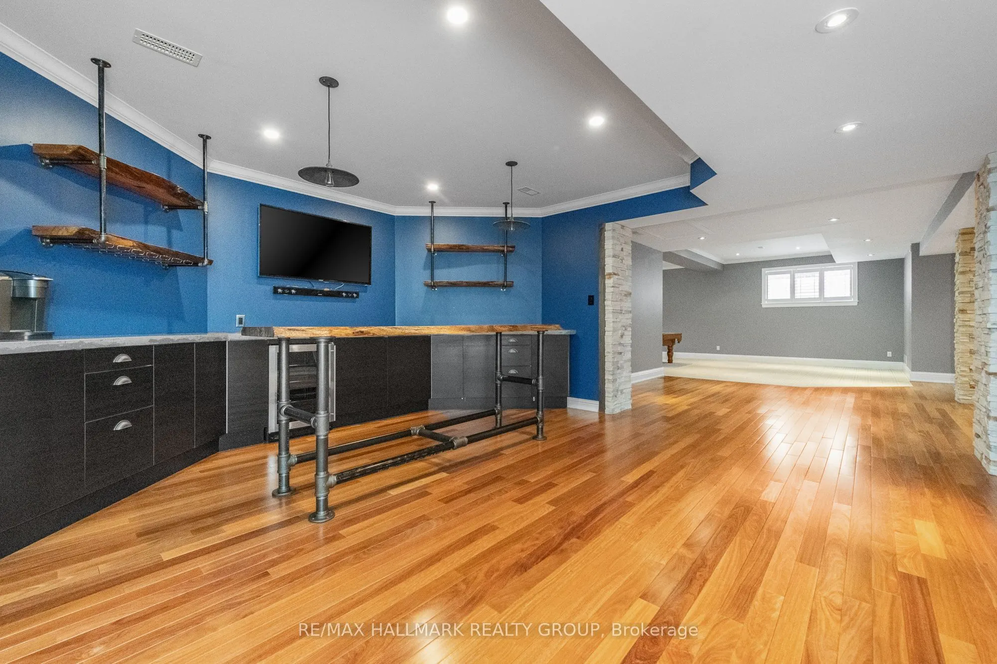 5800 Queenscourt Crescent