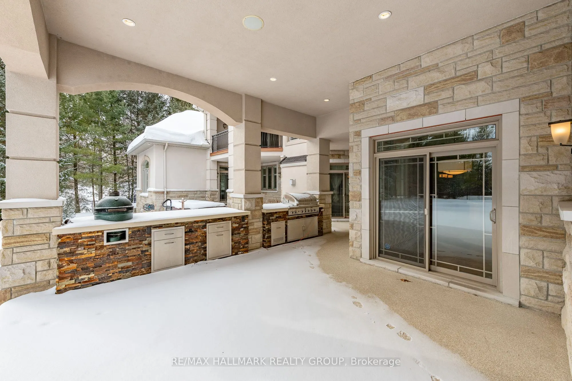 5800 Queenscourt Crescent