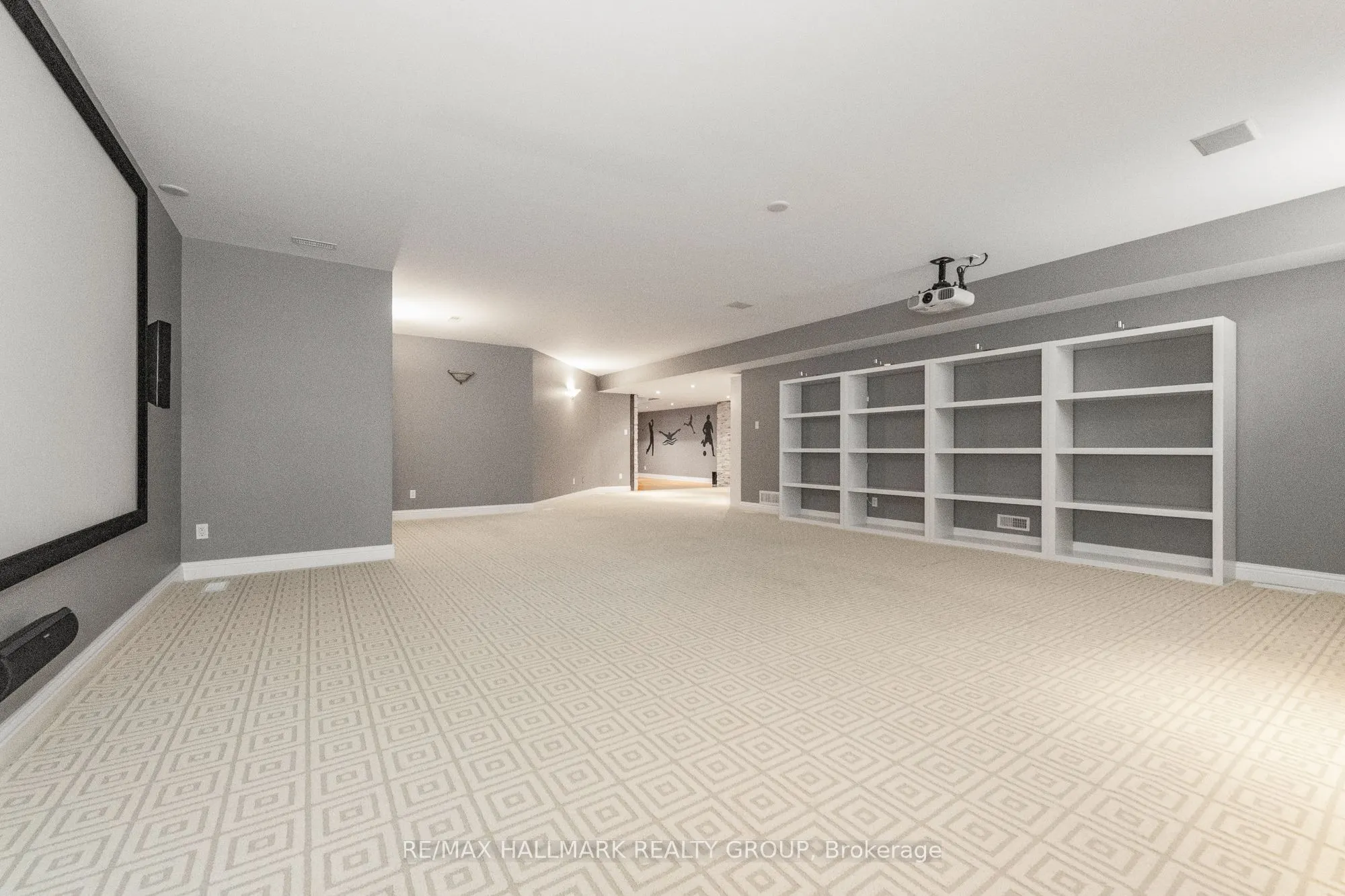 5800 Queenscourt Crescent